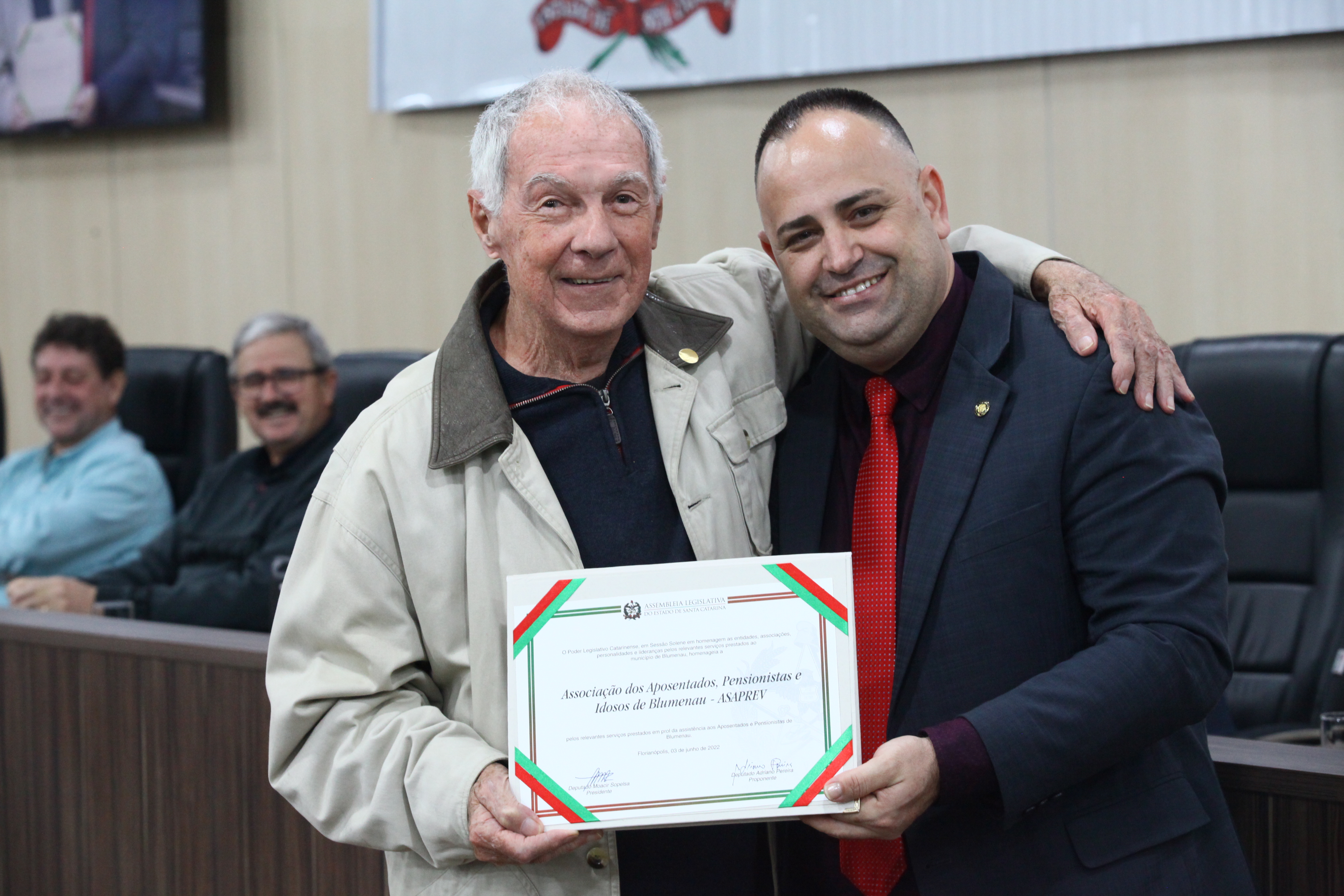 Sessão Solene em homenagem as entidades, associações, personalidades e lideranças de Blumenau