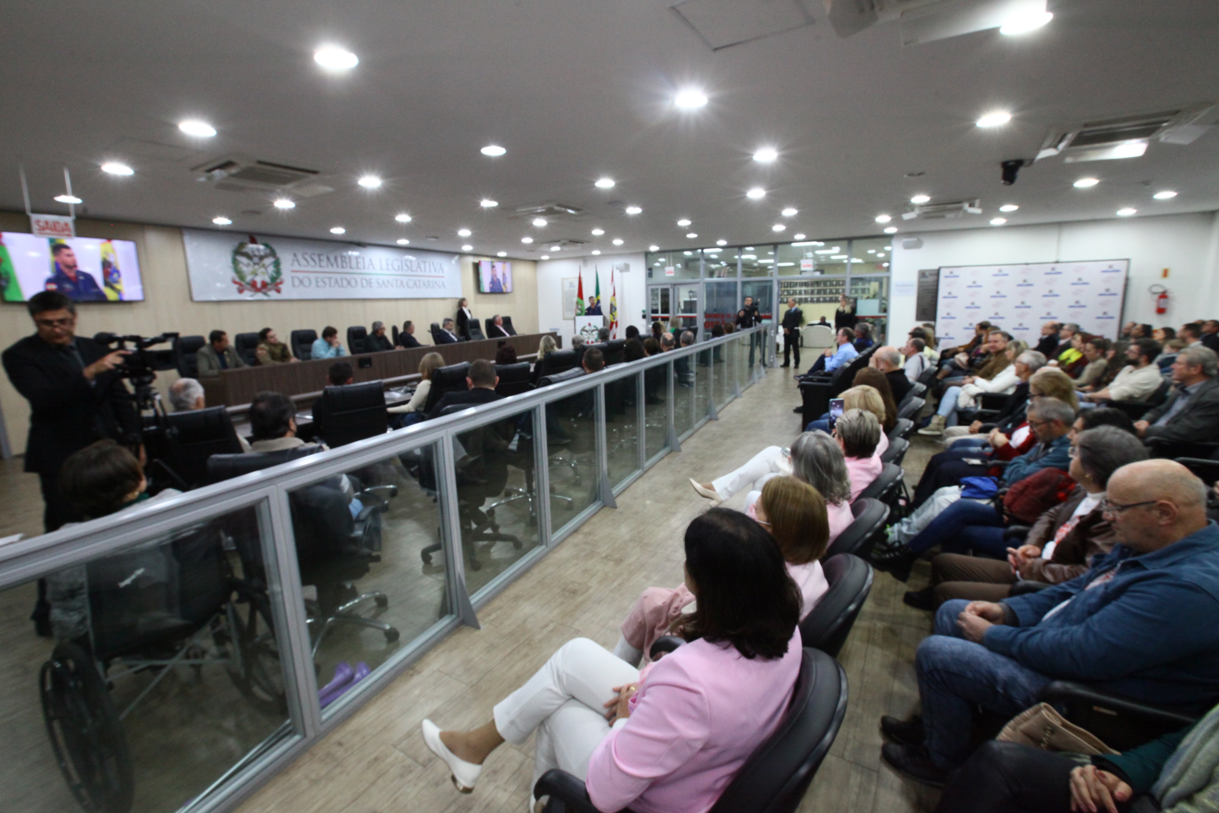 Sessão Solene em homenagem as entidades, associações, personalidades e lideranças de Blumenau