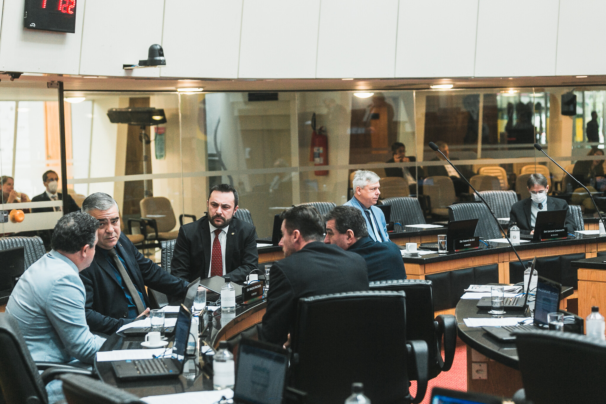 Deputados destacam bolsas do ensino médio e investimentos do Executivo