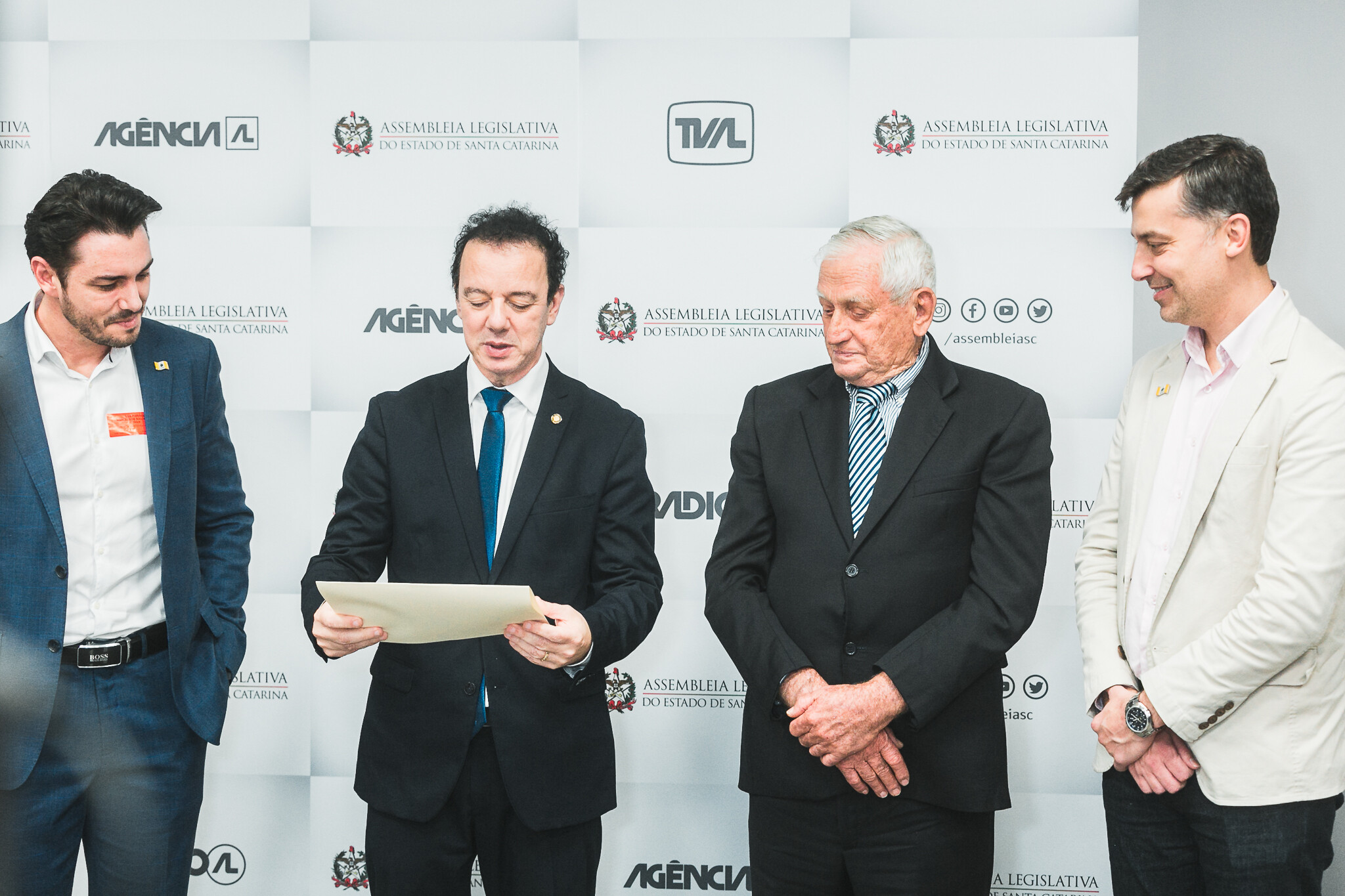 Deputado Ismael dos Santos, médico veterinário Renato Abelardo Bedduschi e prefeito de Gaspar, Kelber Wan Dall