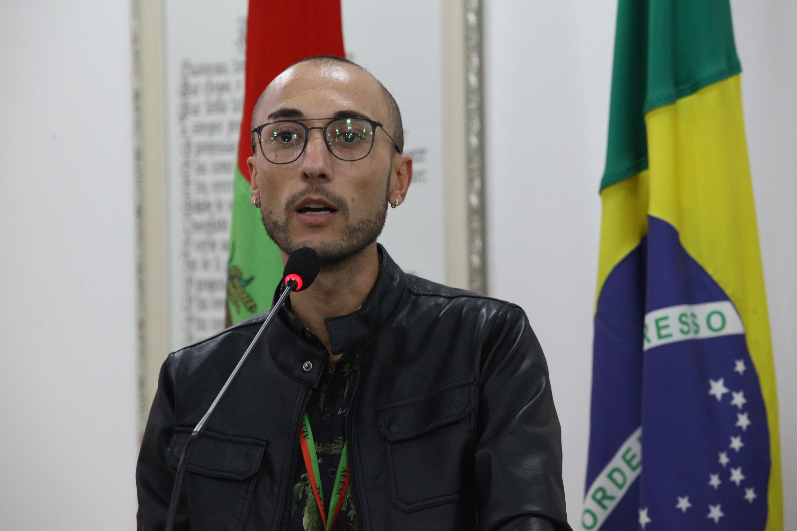 Seminário Transtorno do Espectro Autista em Blumenau - David Crispim, assessor da  Comissão de Defesa dos Direitos da Pessoa com Deficiência