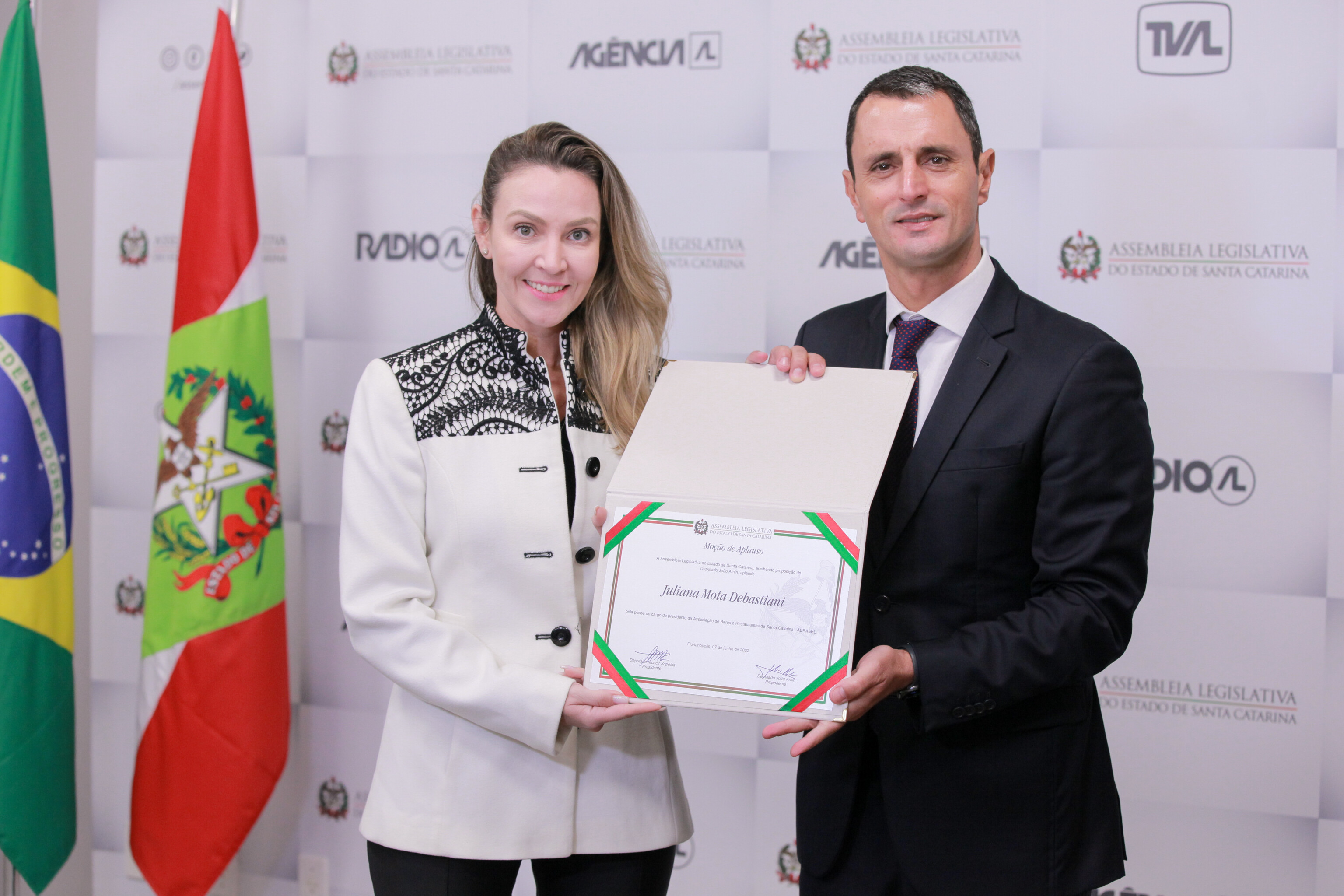 Juliana Mota e deputado João Amin
