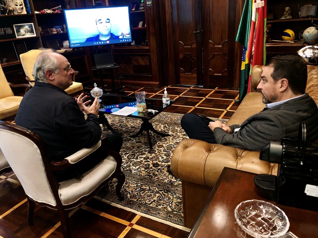 Dr. Vicente Caropreso em reunião com o governador Carlos Moisés e o secretário de Infraestrutura e Mobilidade, Thiago Vieira. FOTO: Divulgação