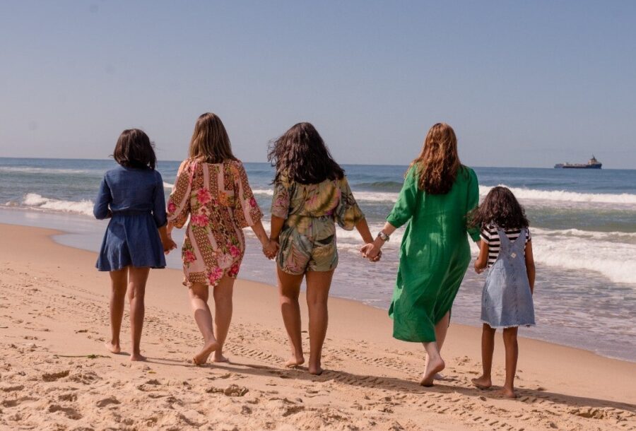 Sistema do TJSC resultou na formação de uma nova família: o casal Mariana e Tamara e as irmãs Letícia, Adriana e Thaís