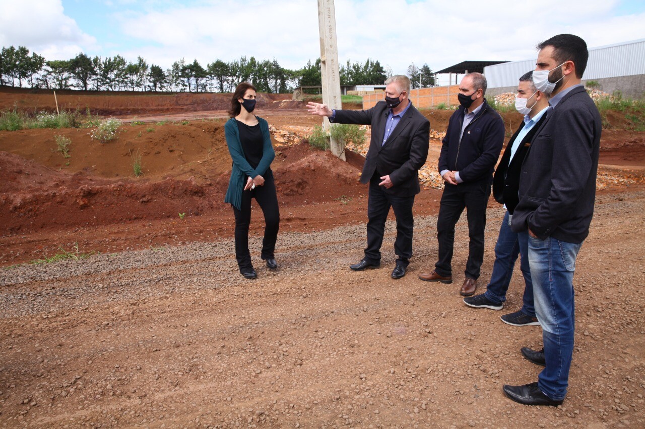 Nilso Berlanda (PL) e os vereadores de Curitibanos, Rafael Valim, Giancarlo Schveitzer (Sabiá), Jair Arruda e Paulinha Caramuru. FOTO: Divulgação