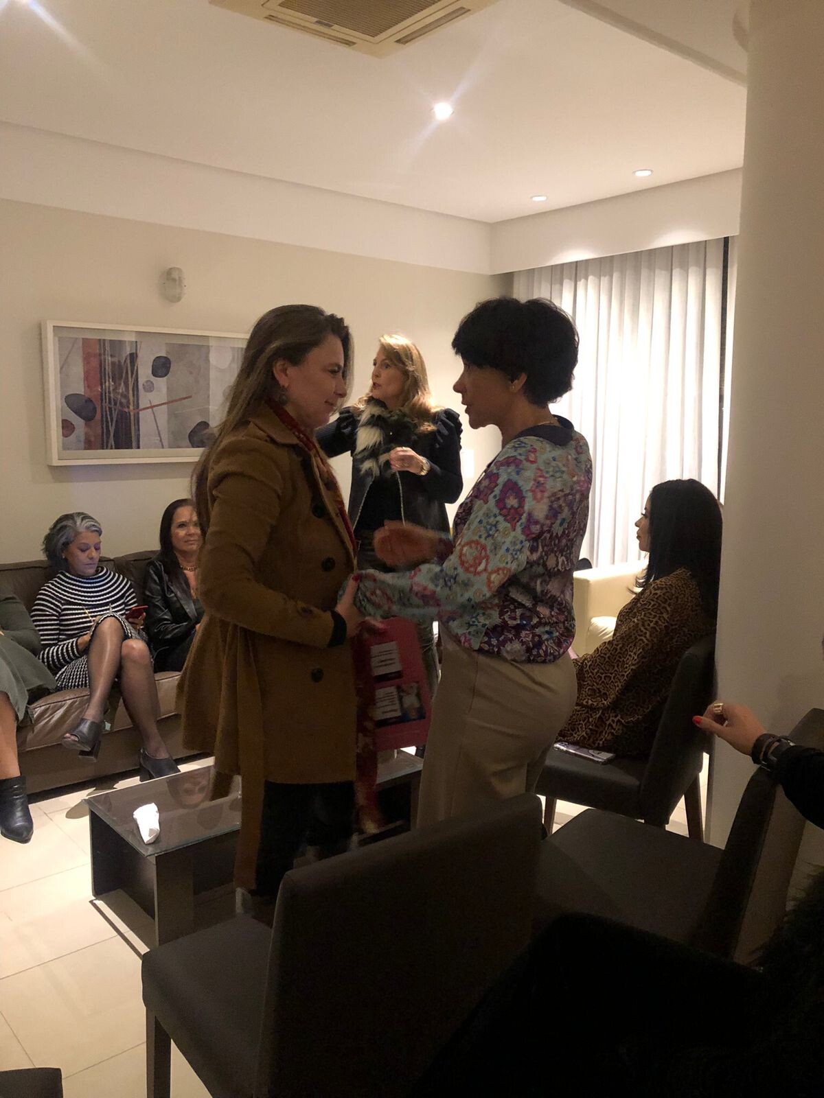 Deputada Paulinha e integrantes do Conexão Feminina