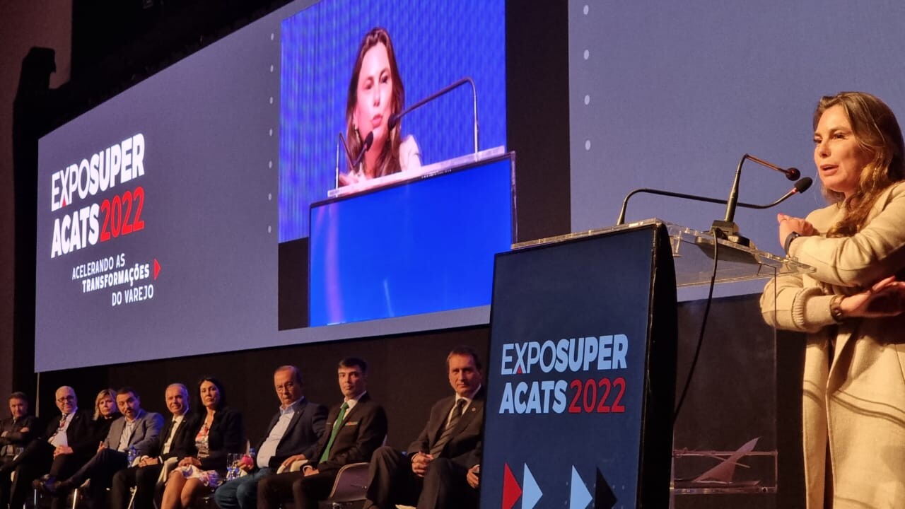 Paulinha prestigia Exposuper em Joinville