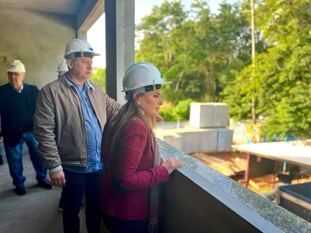 Paulinha (Podemos) vistoria obra no Centro de Educação Infantil Hermon, em Palhoça. FOTO: Assessoria de Imprensa