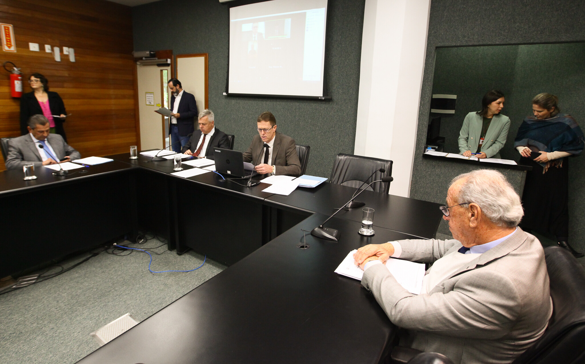 Seguem para o plenário os PLCs do Tribunal de Contas e do Ministério Público de SC