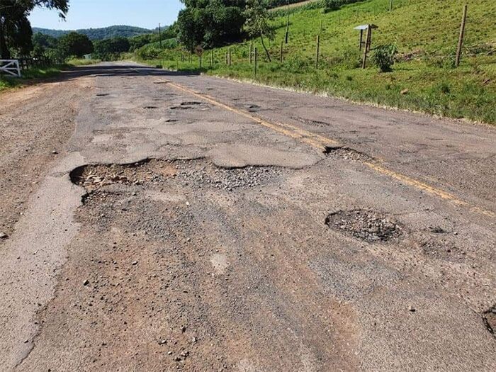 Trecho da SC-305, entre São Lourenço do Oeste e Campo Erê, é um dos que está em péssimas condições FOTO:Divulgação