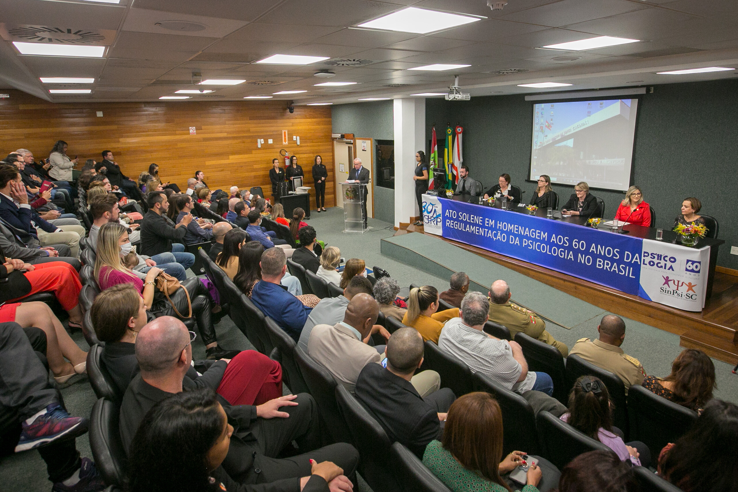 A solenidade aconteceu no Plenarinho Deputado Paulo Stuart Wright, na Assembleia Legislativa.