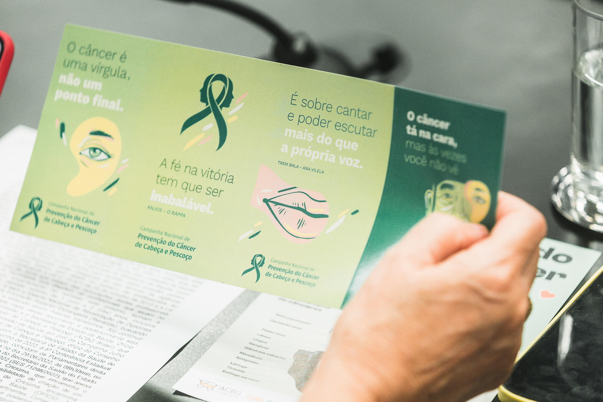 A campanha Julho Verde trata do câncer de cabeça e pescoço, com ênfase na prevenção.