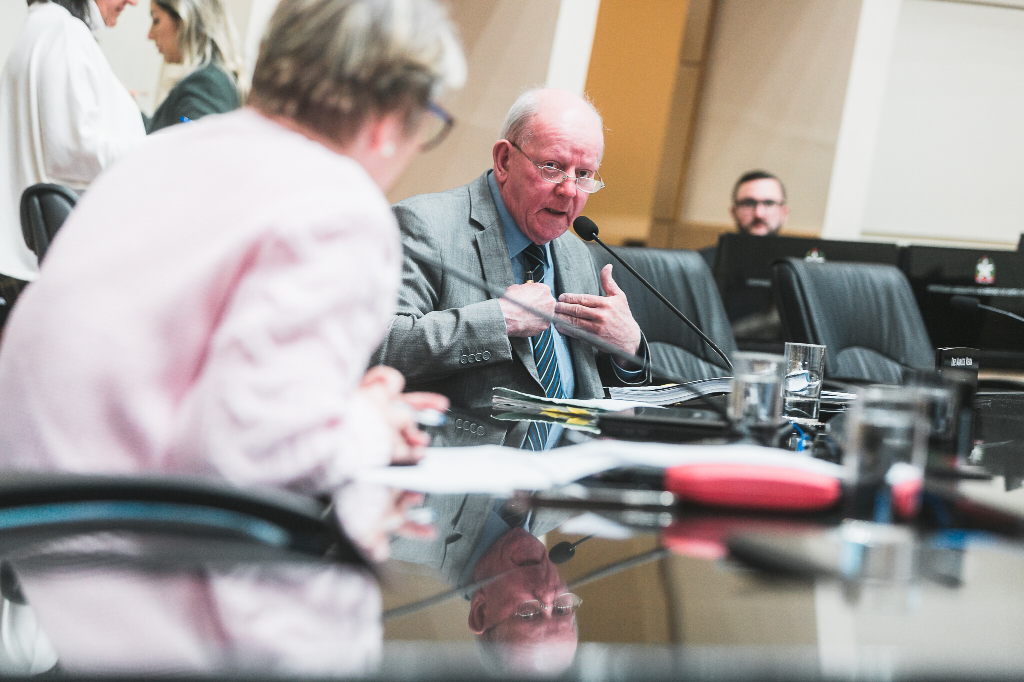 A reunião da Comissão de Finanças aconteceu no plenário da Assembleia Legislativa.