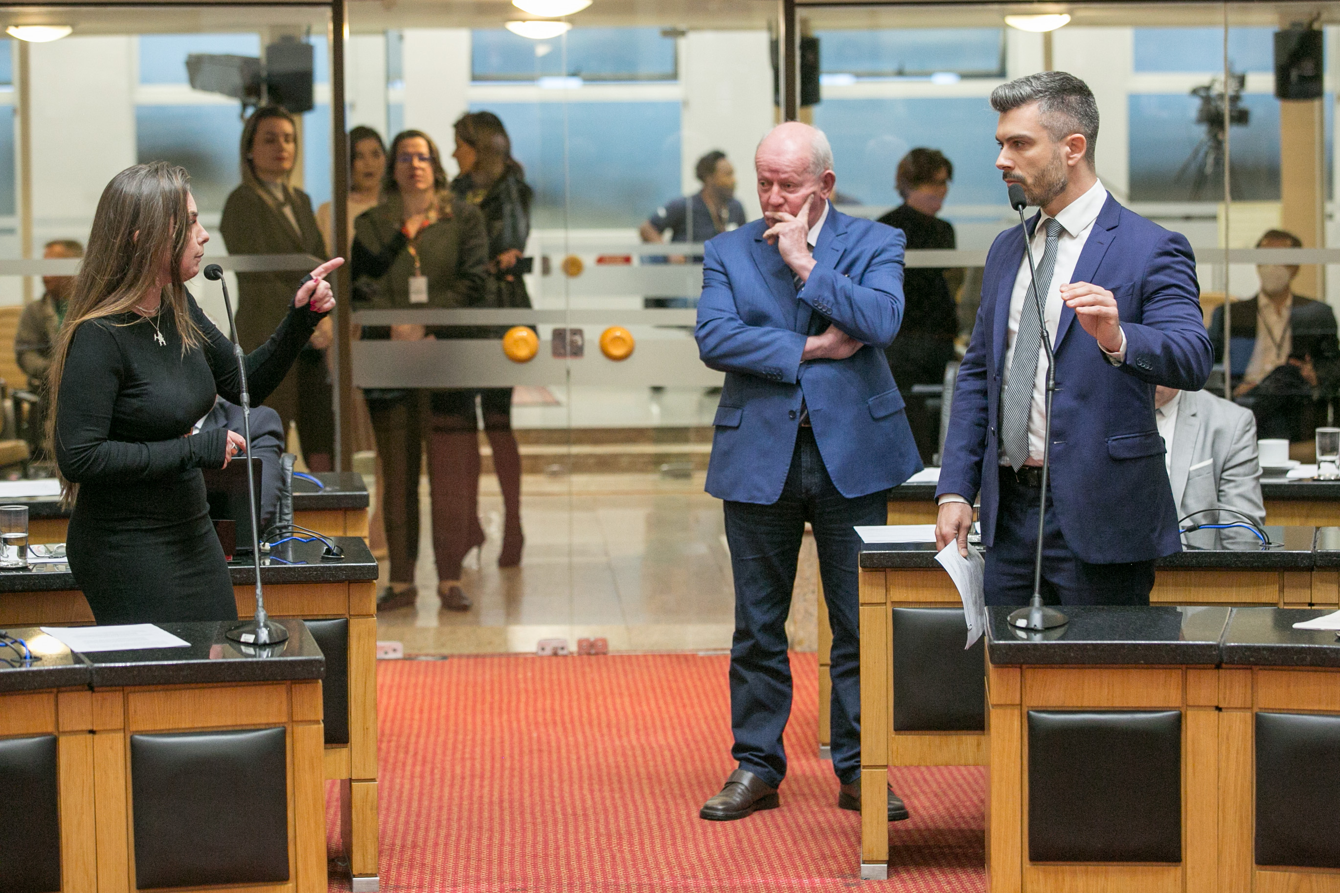 Deputada Paulinha (Podemos), Deputado Marcos Vieira (PSDB) e Deputado Bruno Souza (NOVO)
