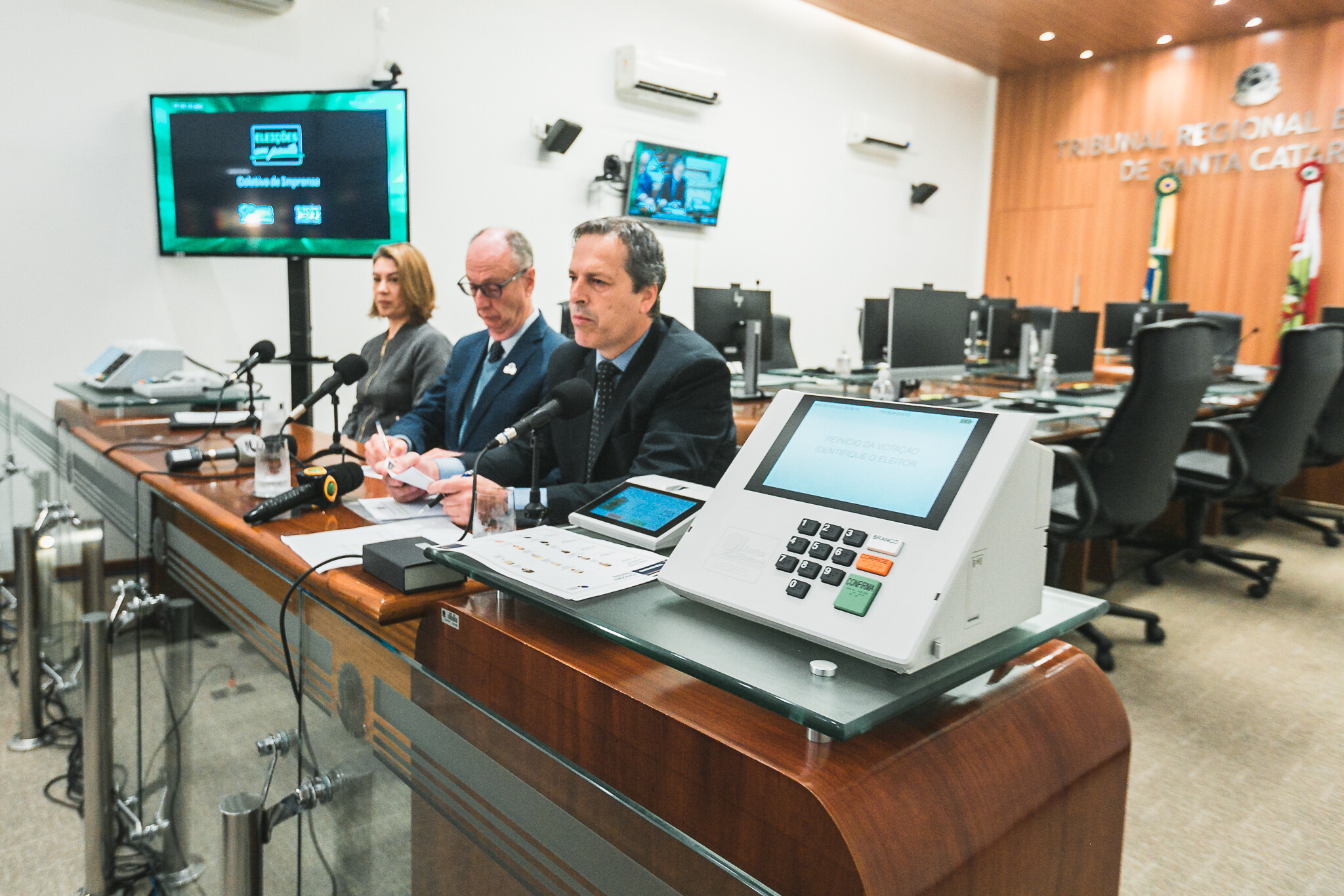 Coletiva de imprensa foi realizada no auditório do TRE/SC
