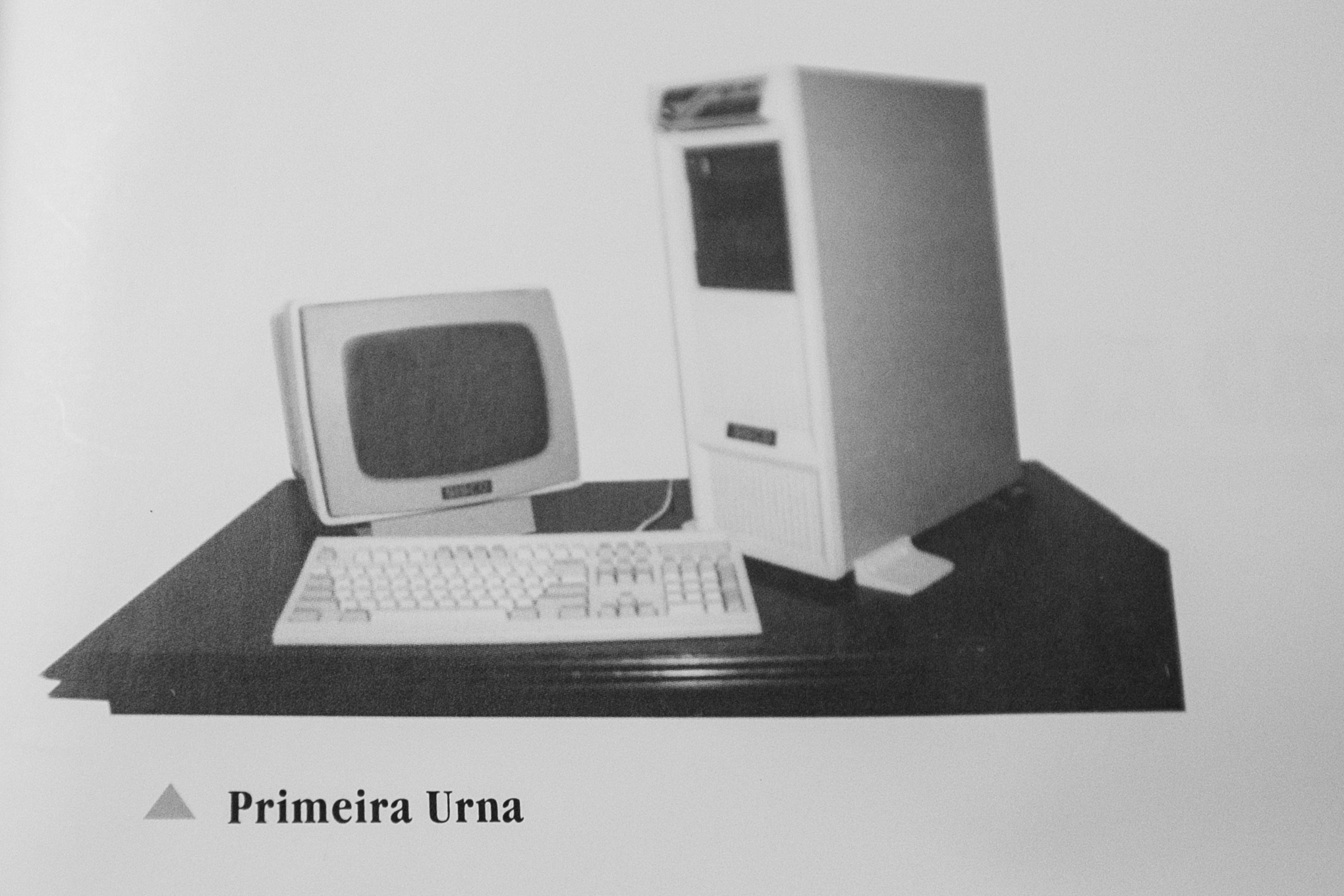 Primeira urna eletrônica