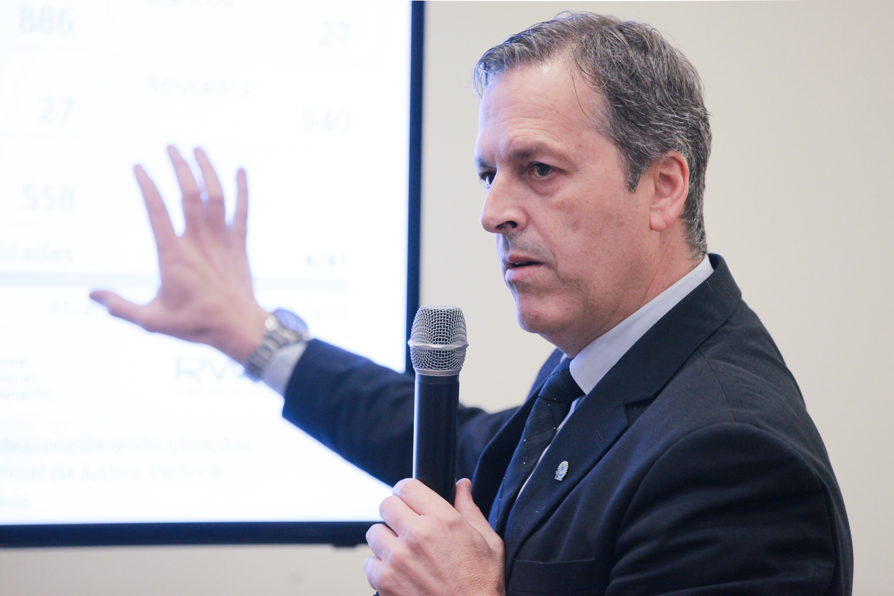 O diretor-geral do TRE-SC, Gonsalo Ribeiro, explicou como será a logística para o transporte das urnas sorteadas