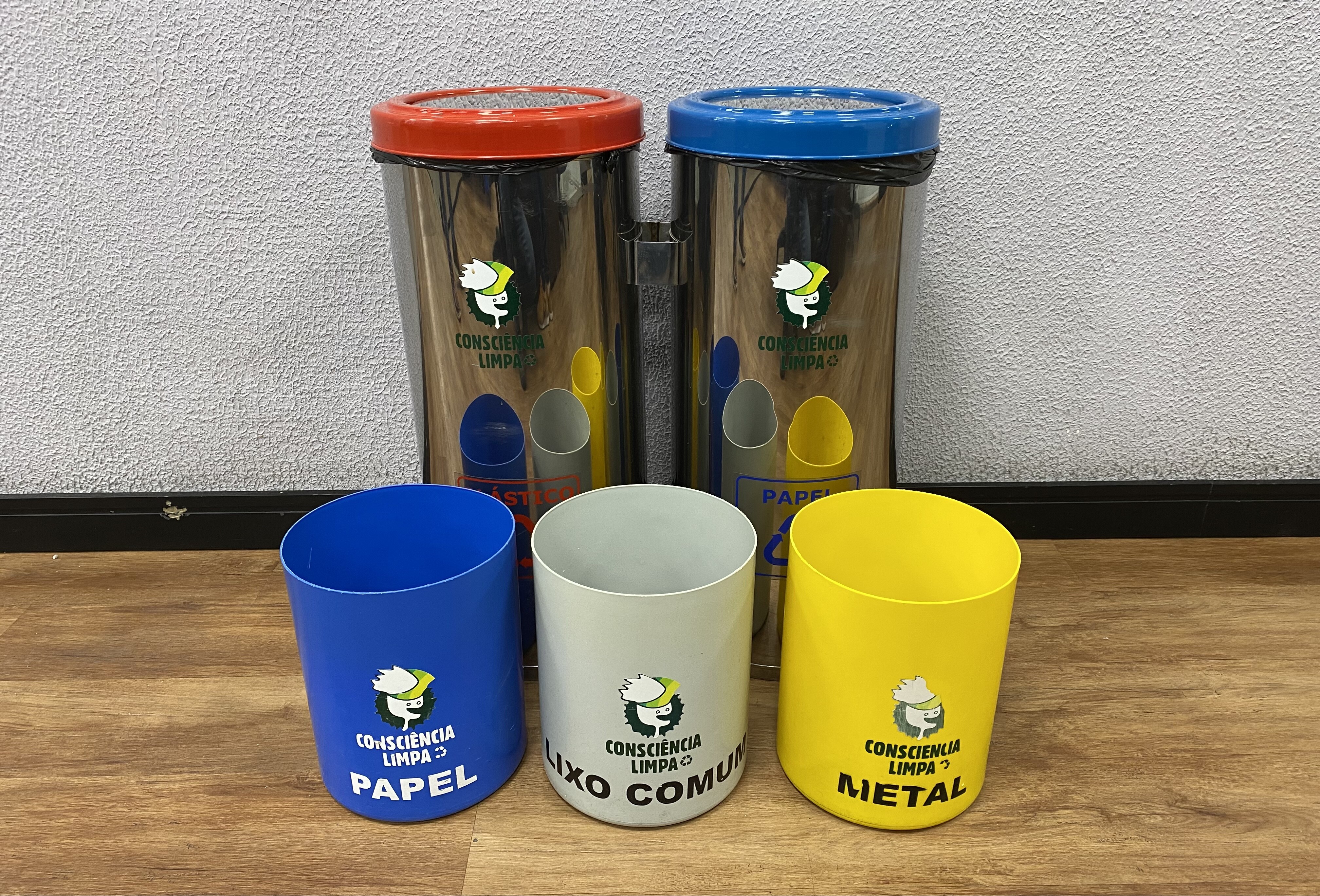 Lixeiras do programa Consciência Limpa