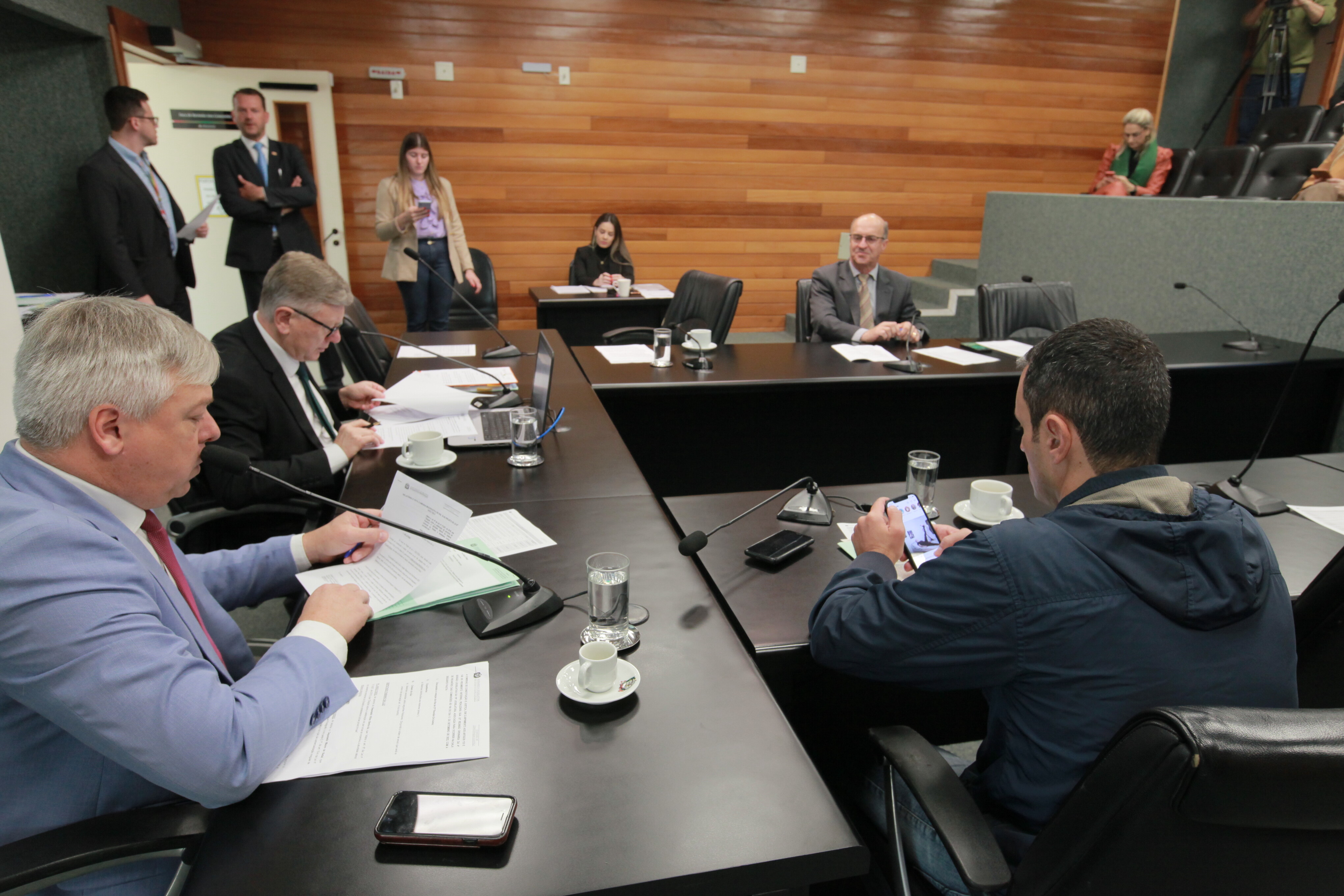 CCJ admite MP sobre alíquota de ICMS da energia e da gasolina