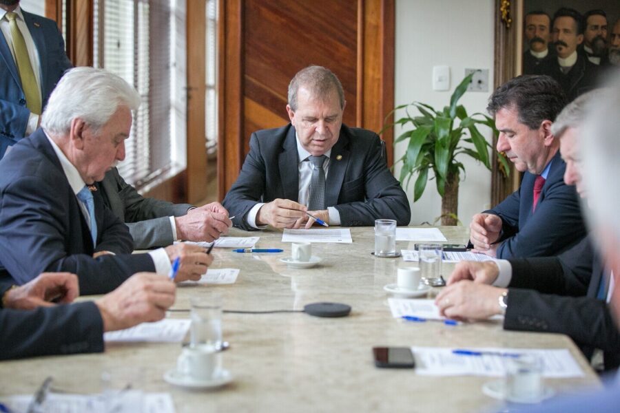 PRESIDÊNCIA – Presidente Maurício Eskudlark e deputados reúnem-se com governador em exercício Moacir Sopelsa