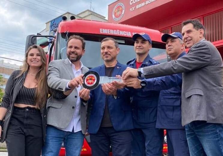 Deputada Paulinha, governador Carlos Moisés e lideranças políticas