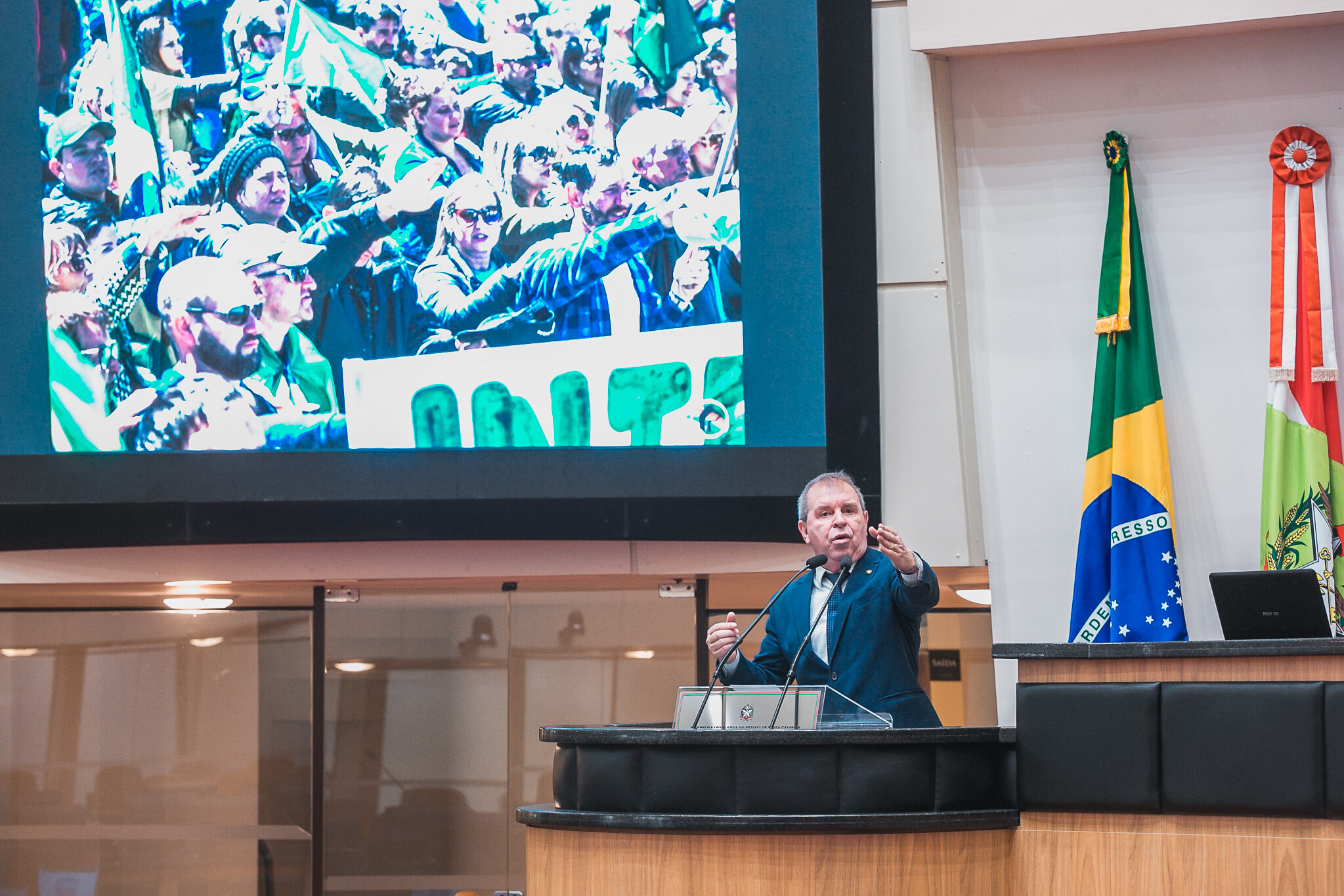 O deputado Mauricio Eskudlark (PL) qualificou o caso como crime de denunciação caluniosa.