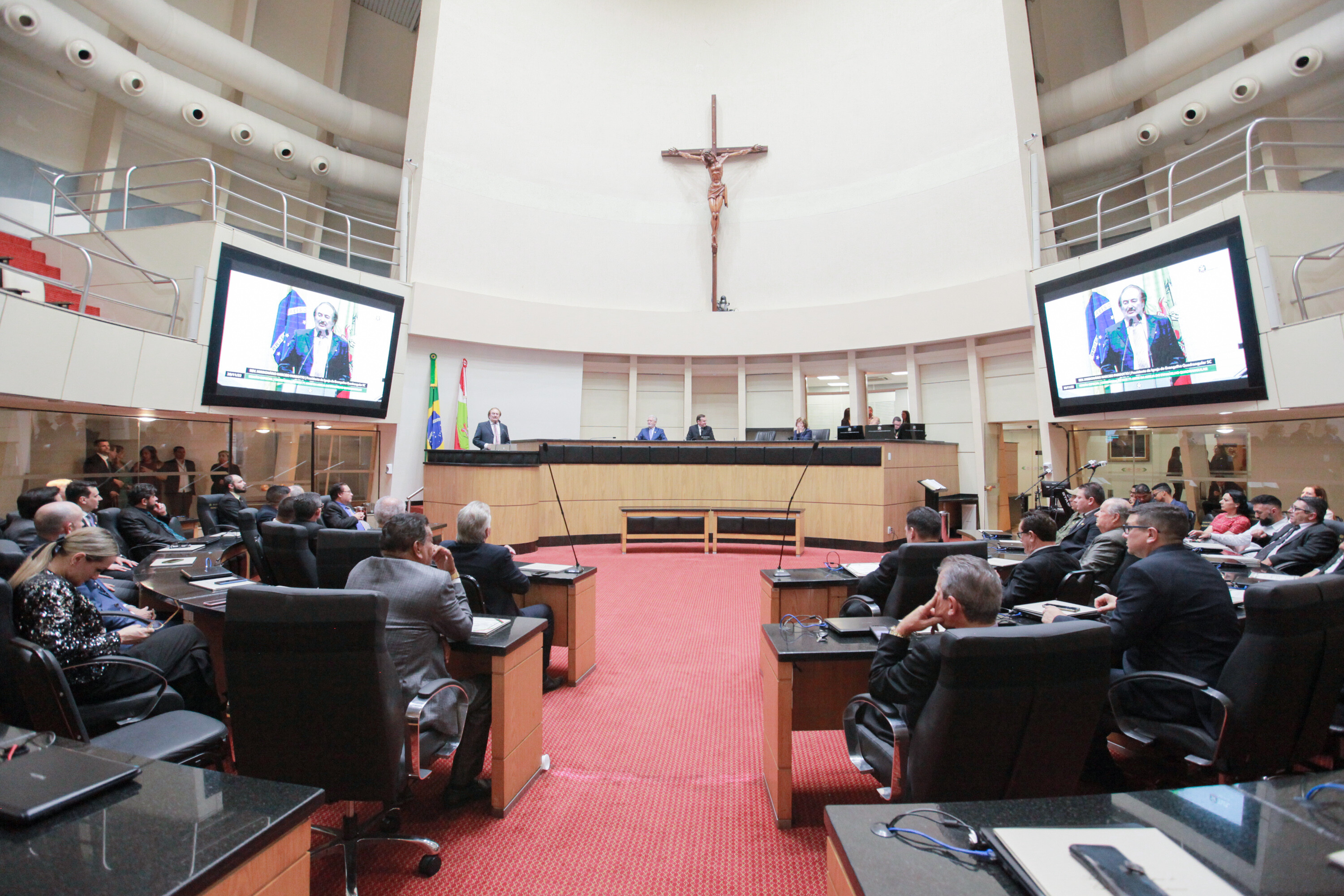 Missionários, pastores e pastoras foram homenageados na sessão realizada na noite desta segunda (28)