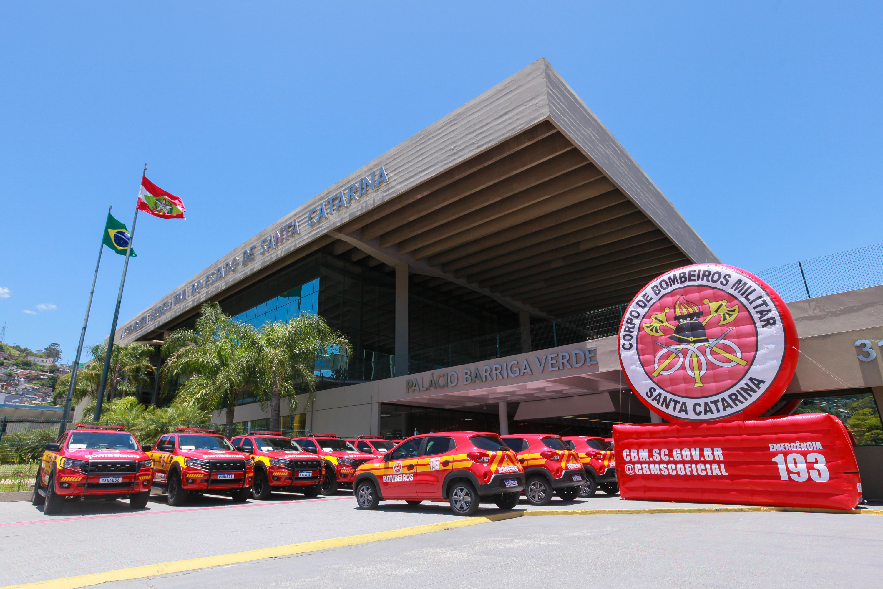 Alesc entrega novas viaturas ao Corpo de Bombeiros