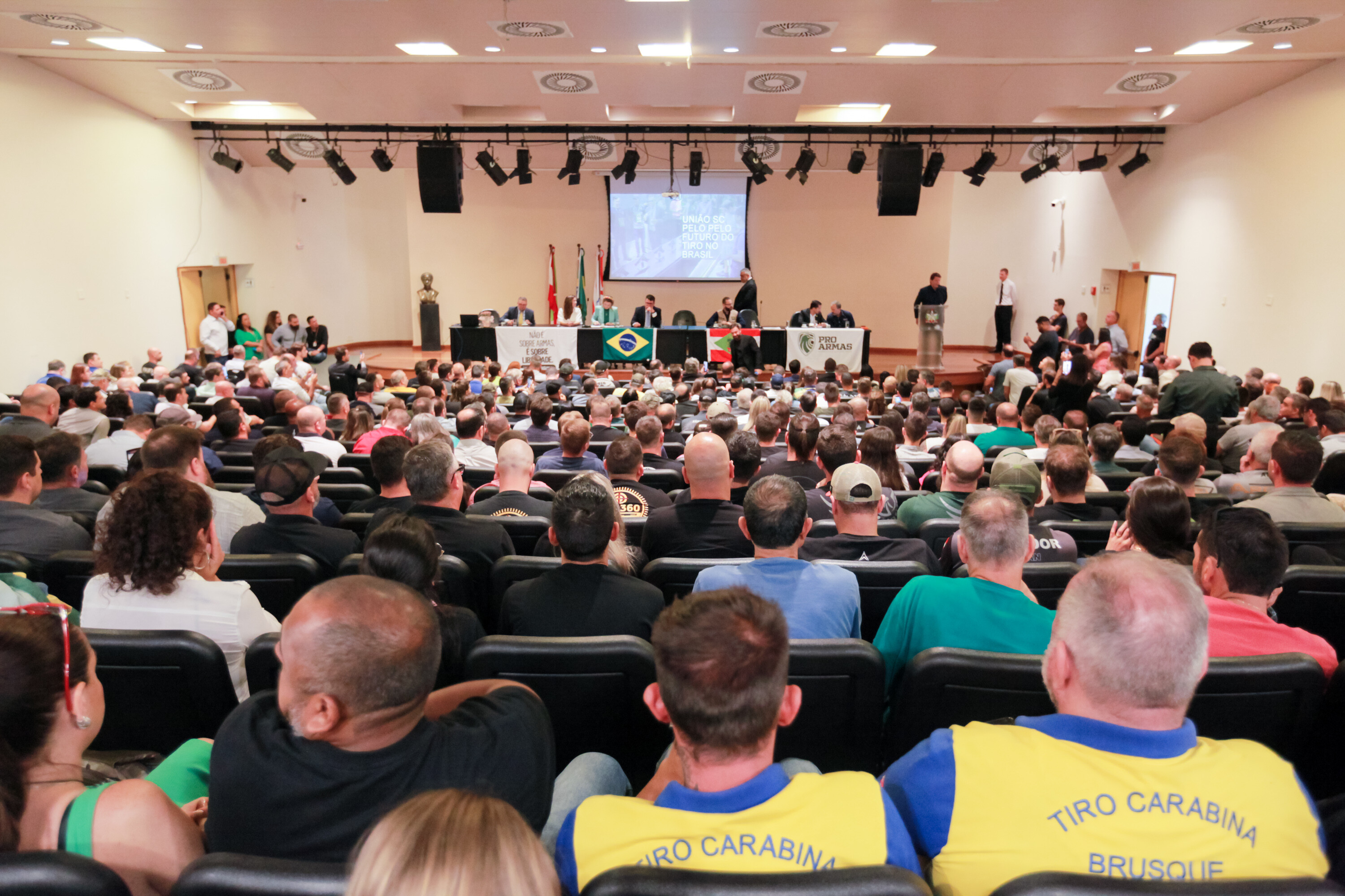 Deputados e donos de Clubes de Caça e Tiro atuam contra decreto de Lula