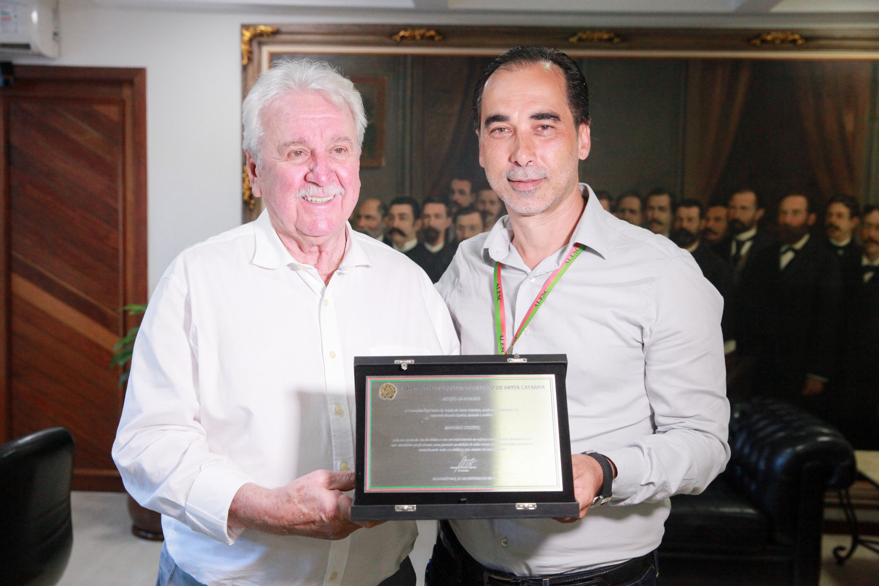 Médico da Alesc recebe reconhecimento pelos serviços prestados
