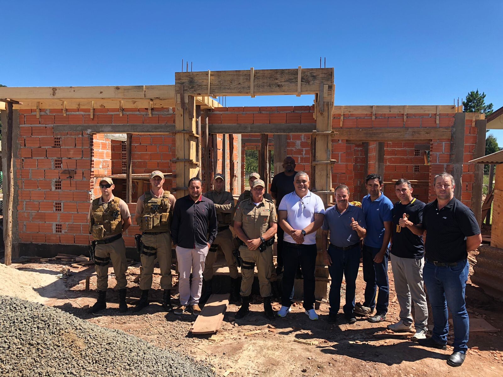 Sargento Lima (PL) visita construção de nova base da PM em Timbó Grande. FOTO: Assessoria de Imprensa