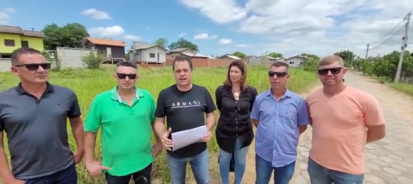 Deputado Rodrigo Minotto (PDT), em vista ao bairro Ouro Negro, em Forquilhinha. FOTO: Assessoria de Imprensa