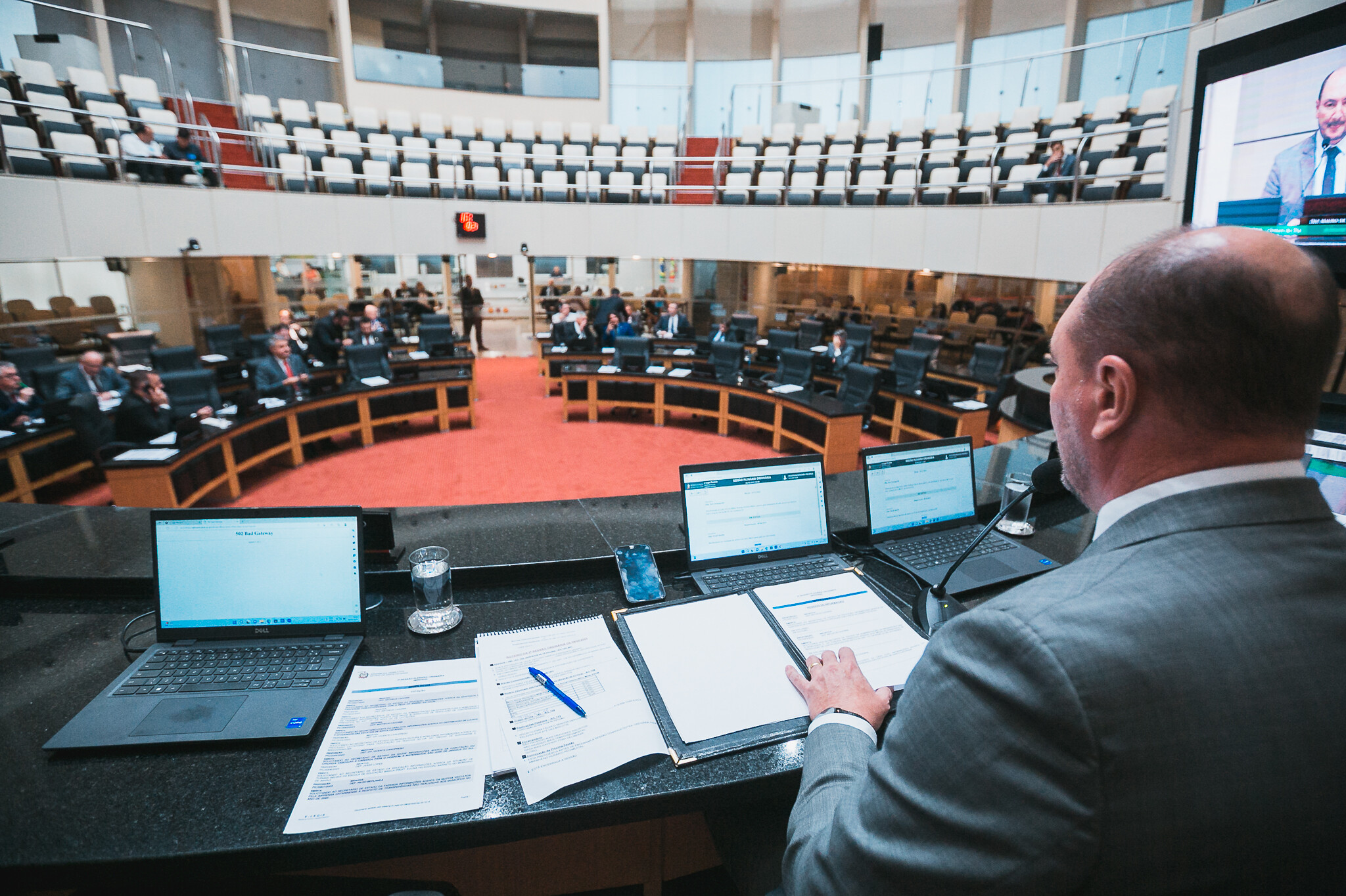 Deputado Mauro de Nadal comunica ao Plenário a divisão das vagas das comissões da Assembleia
