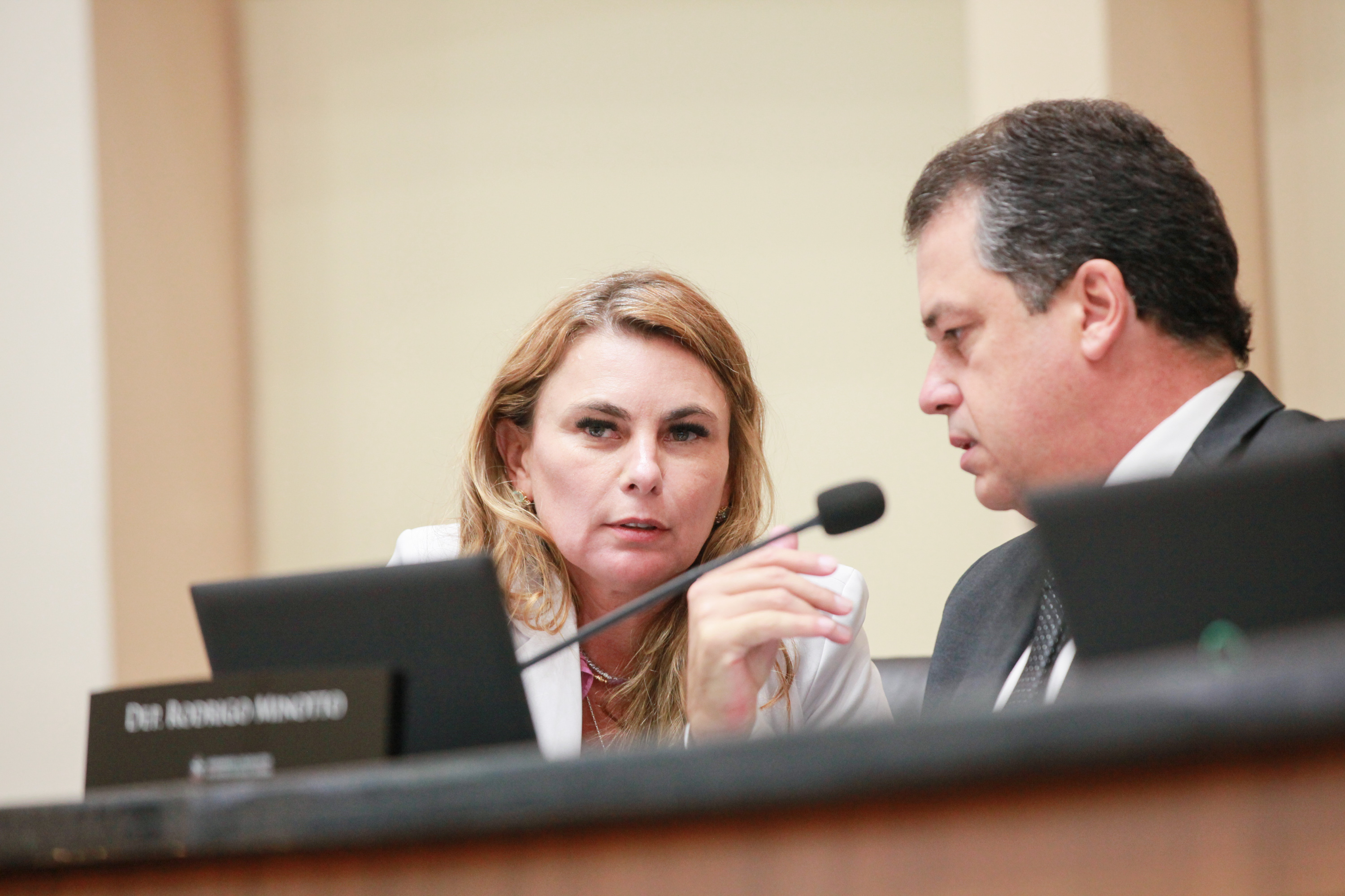 - Deputada Paulinha (Podemos) - Deputado Rodrigo Minotto (PDT)