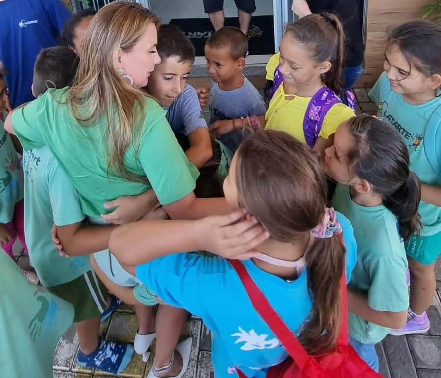 Deputada Paulinha (Podemos) em visita ao Grupo Laterte, em Camboriú. FOTO: Assessoria de Imprensa