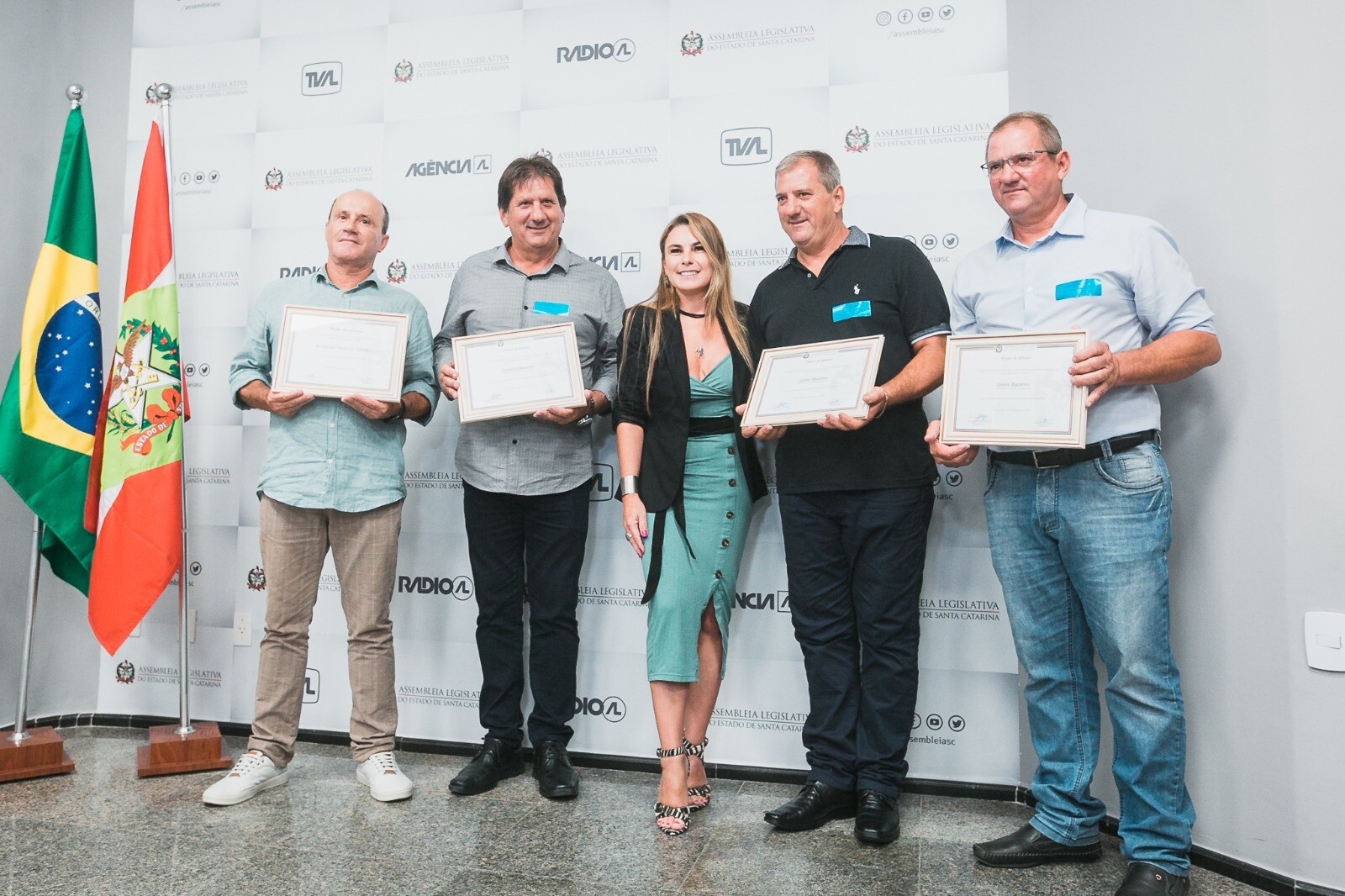 Deputada Paulinha e empresários homenageados