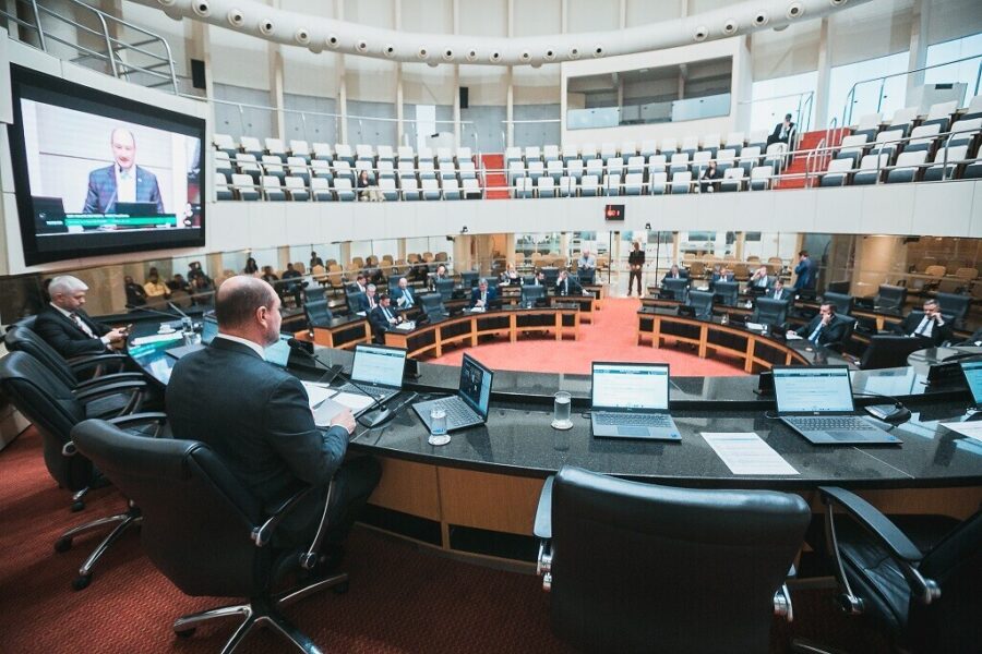 Sessão no Plenário Deputado Osni Régis.