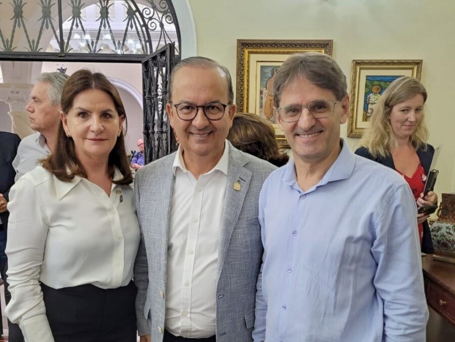 Secretária de Estado da Saúde, Carmen Zanotto, governador Jorginho Mello e deputado Neodi Saretta