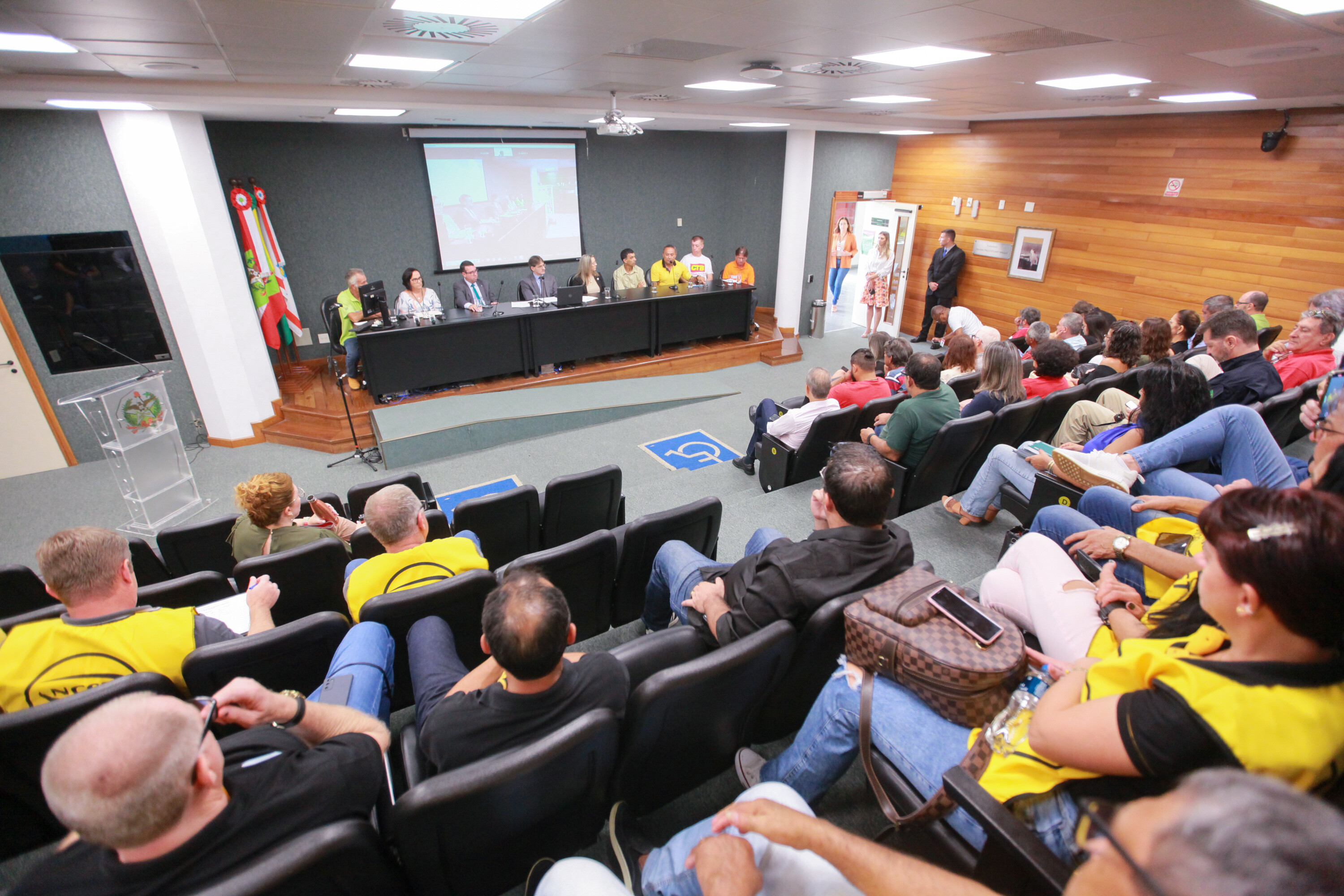 Trabalhadores e lideranças sindicais prestigiaram a iniciativa