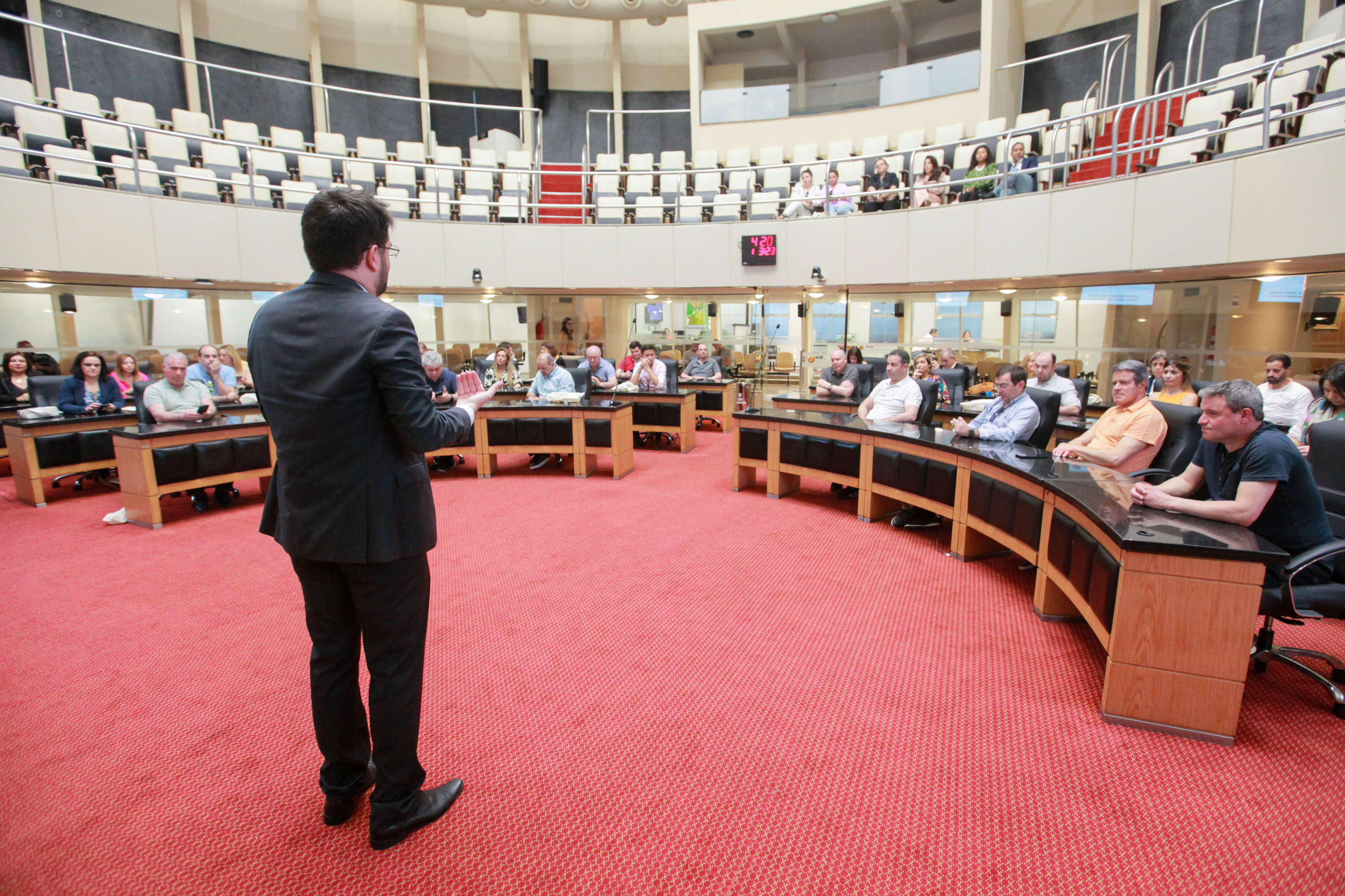 Representantes portugueses visitam Alesc