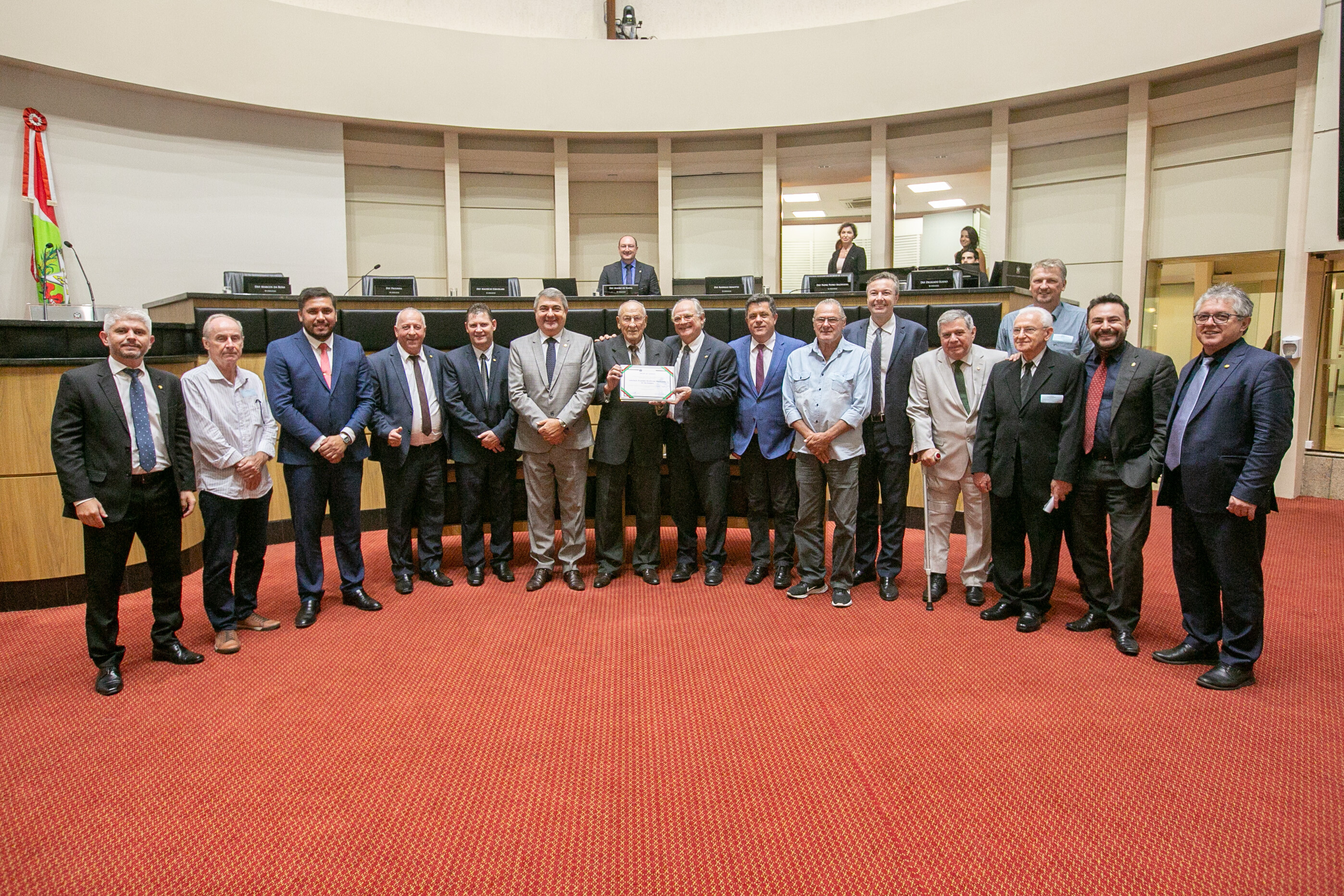 Deputados e colaboradores do hospital