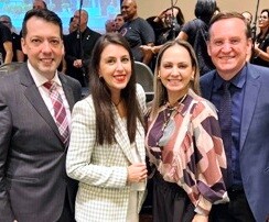 Pastor Valmor da Costa Batista, esposa, pastora Victória Martins Batista, pastora Patrícia Sabadini Miotto e deputado Jair Miotto FOTO: Ascom deputado
