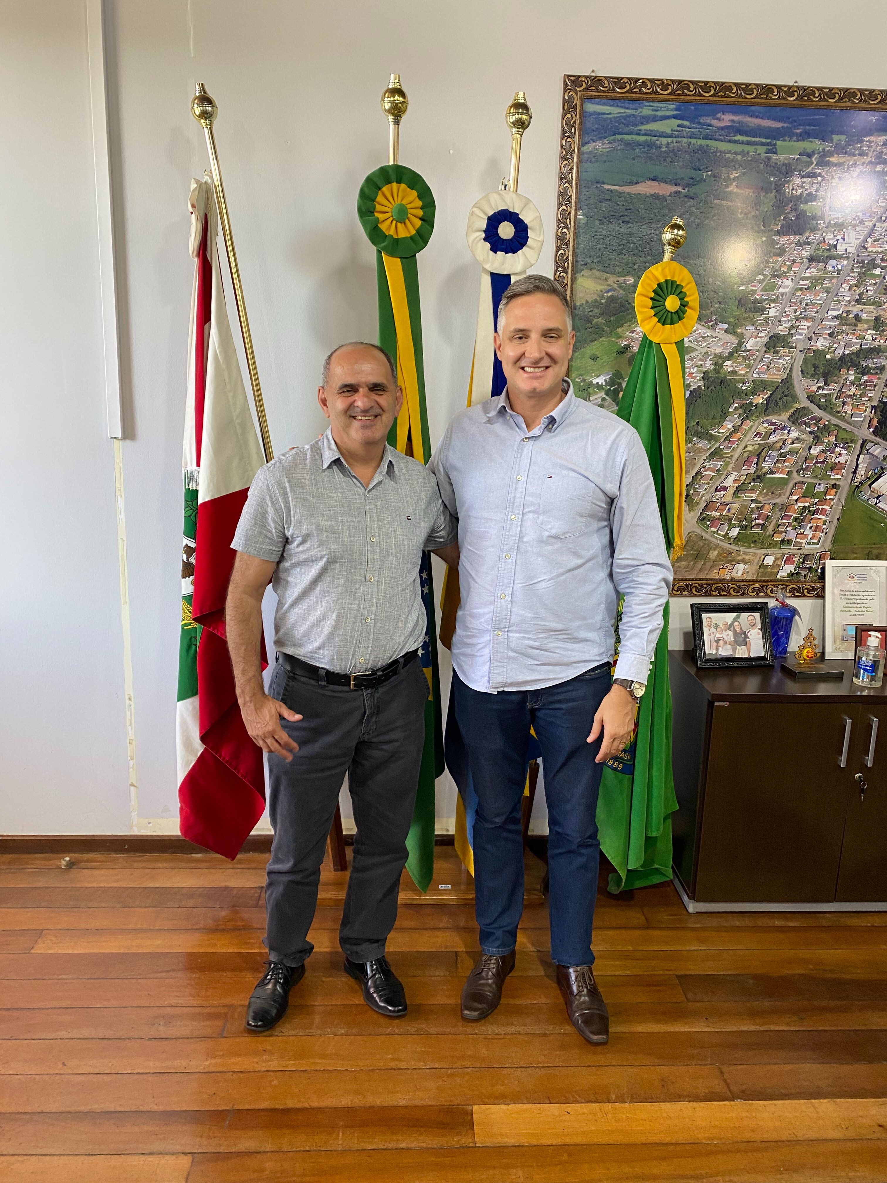 Prefeito Mozart Myczkowski, de Itaiópolis, e deputado Matheus Cadorin