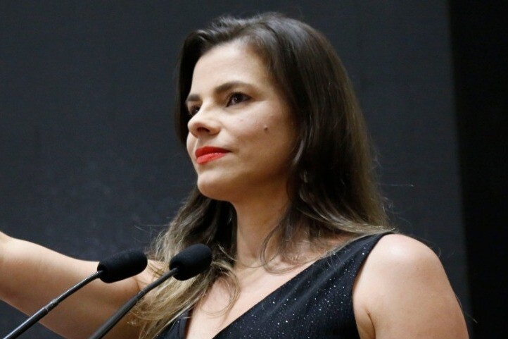 Tati Teixeira em foto de 2021, durante a sua posse na Assembleia Legislativa. FOTO: Arquivo/Agência AL