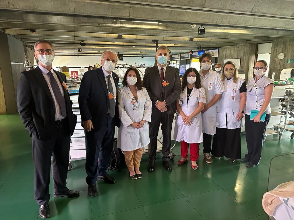 Deputado Dr. Vicente, médicos catarinenses e servidores do hospital, em Brasília