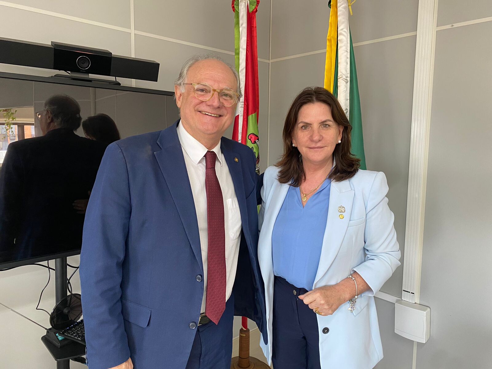 Deputado Dr. Vicente e secretária de Estado da Saúde, Carmen Zanotto