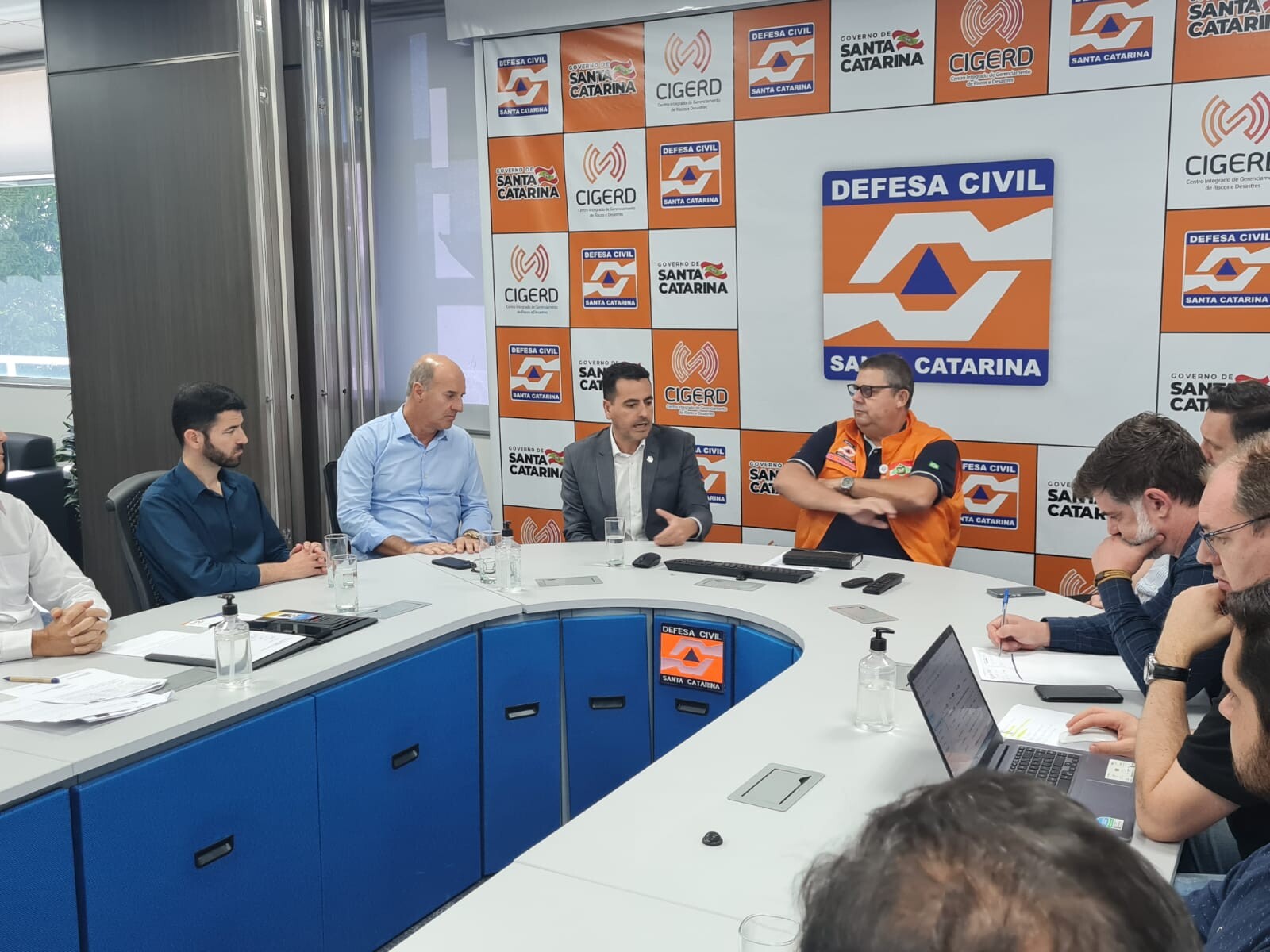 Deputados José Milton Scheffer e Pepê Colaço, autoridades estaduais e prefeitos de Grão Pará e Gravatal