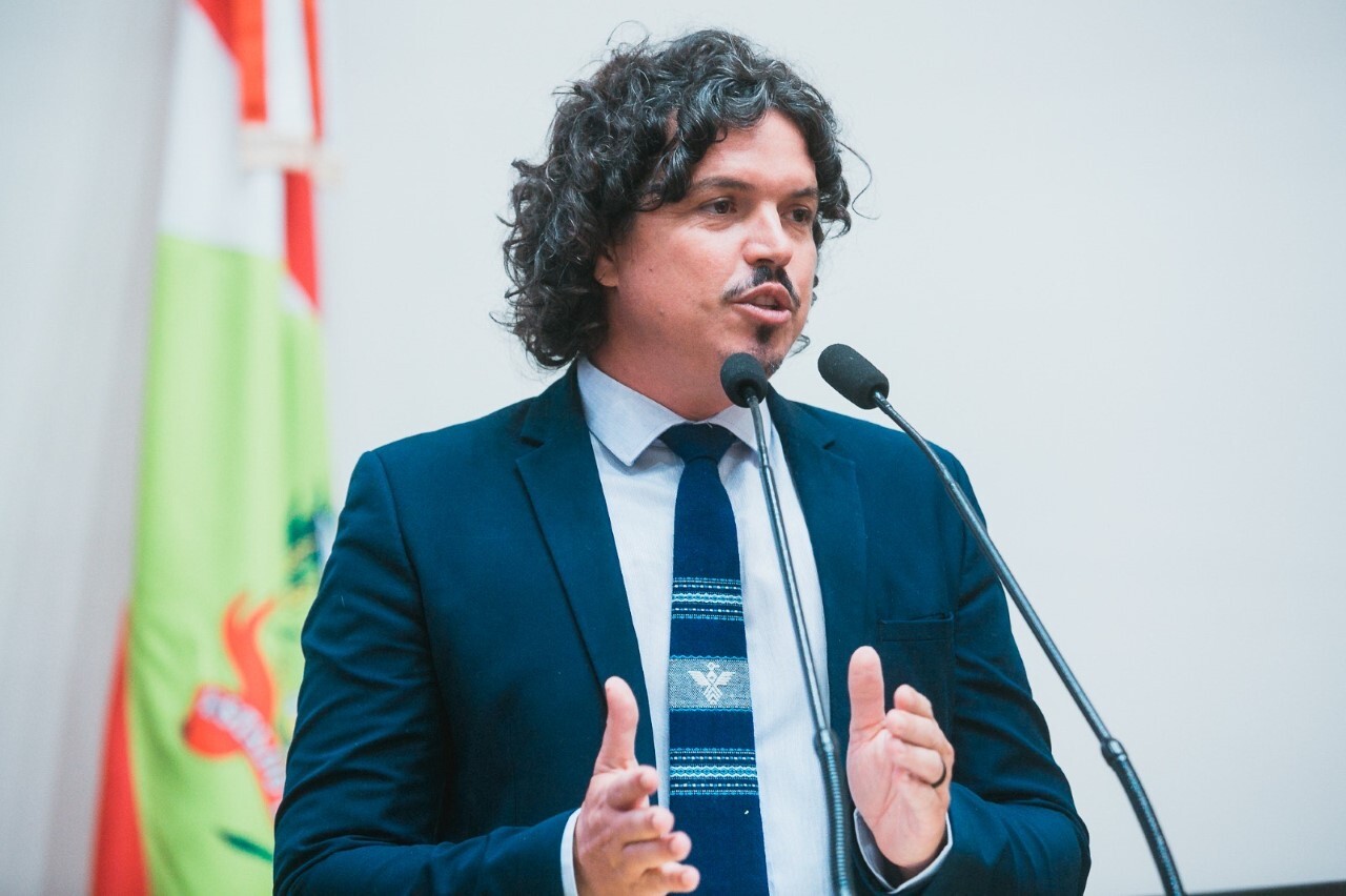 Deputado Marquito.