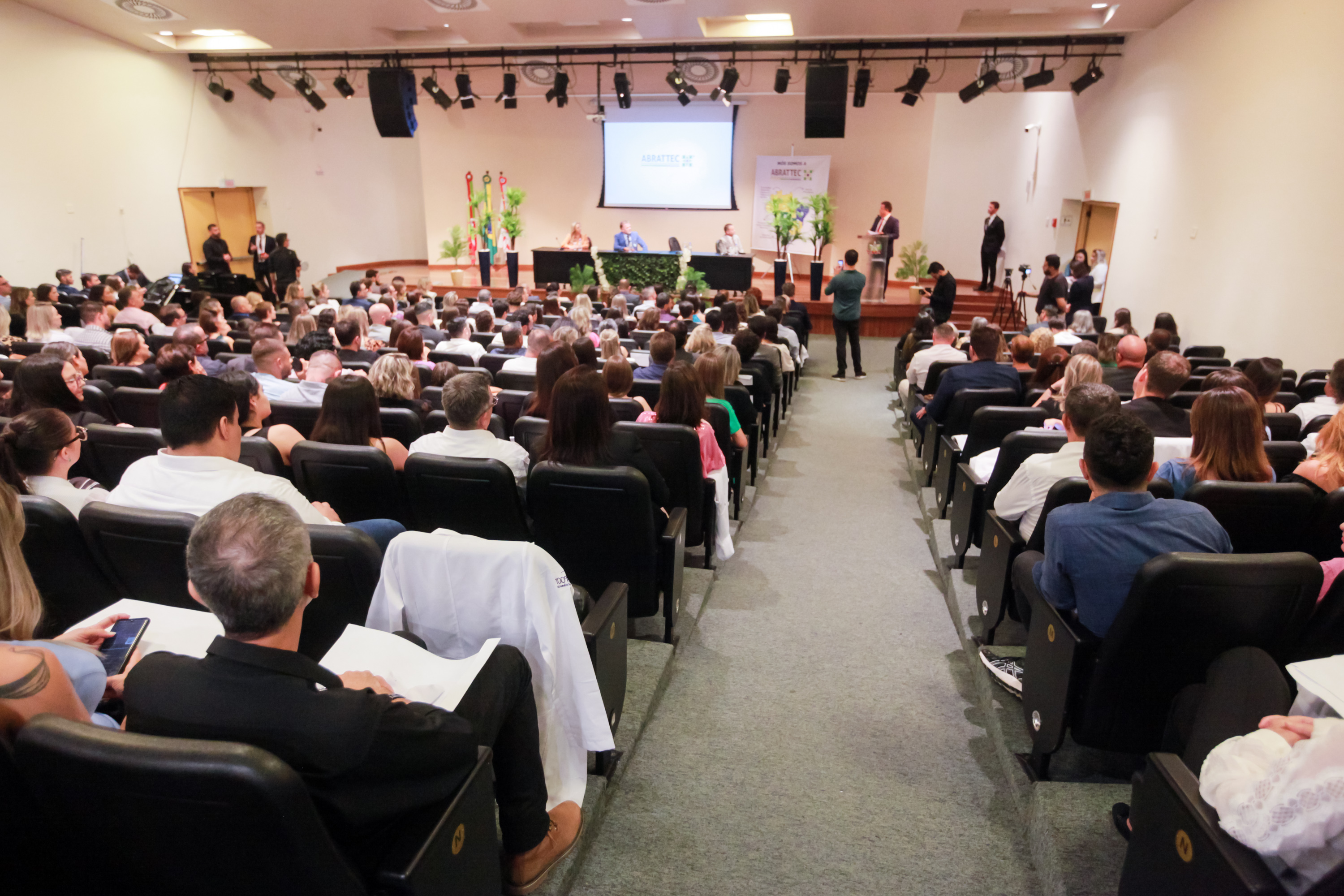 Comemoração do Dia do Tricologista e Terapeuta Capilar