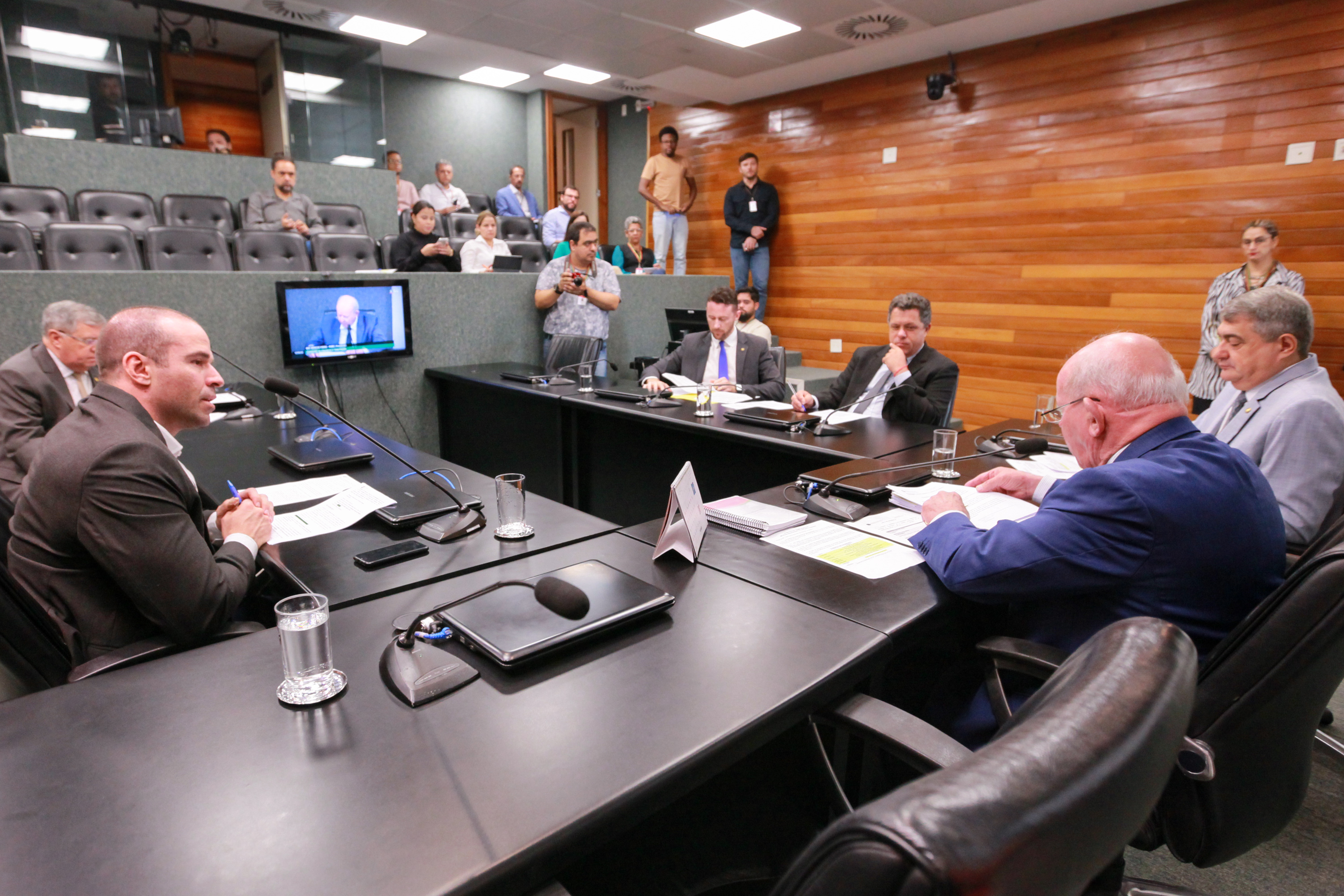 - Comissão de Finanças e Tributação
